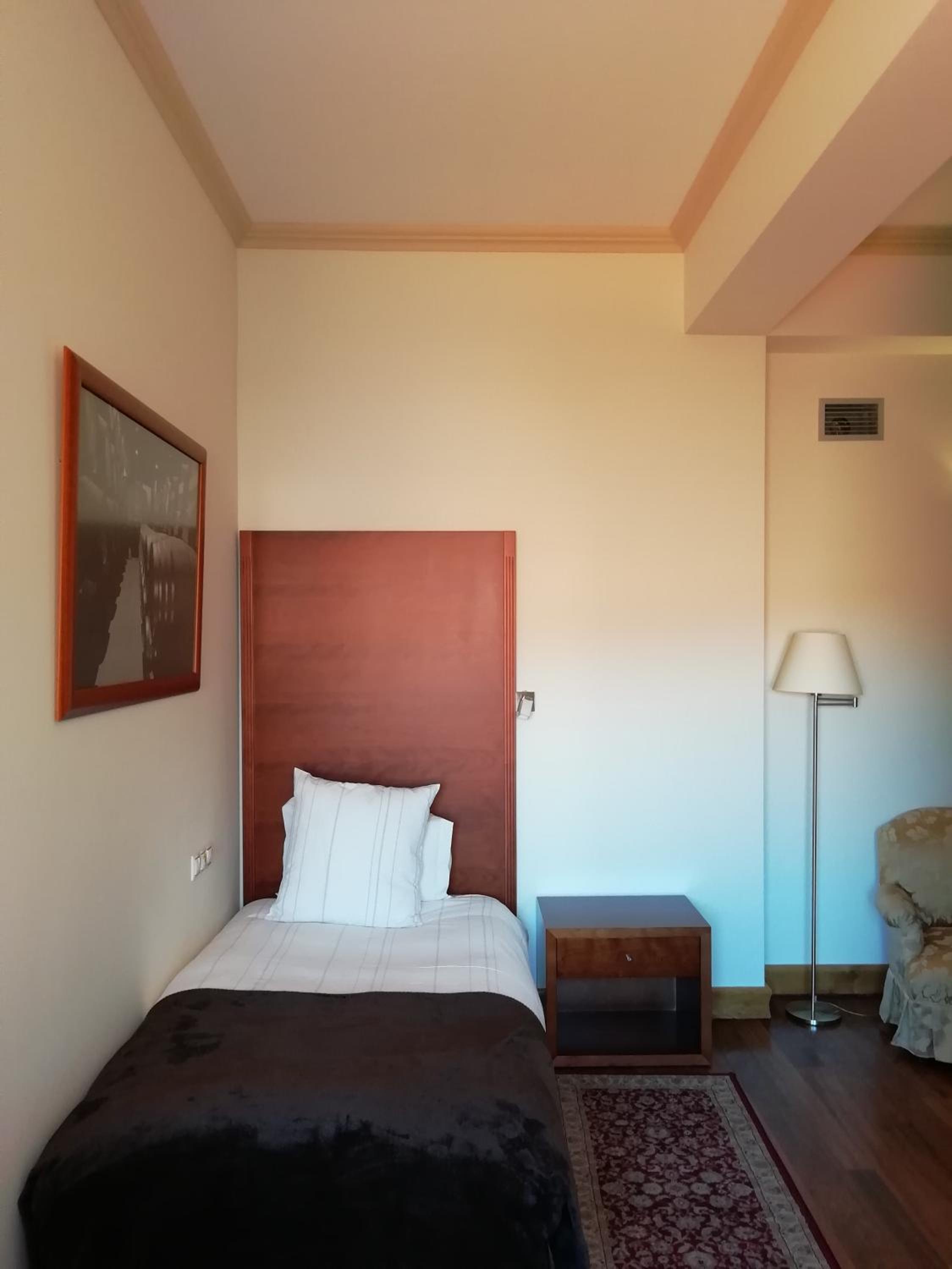 Twin Room - Disability Access photo 2