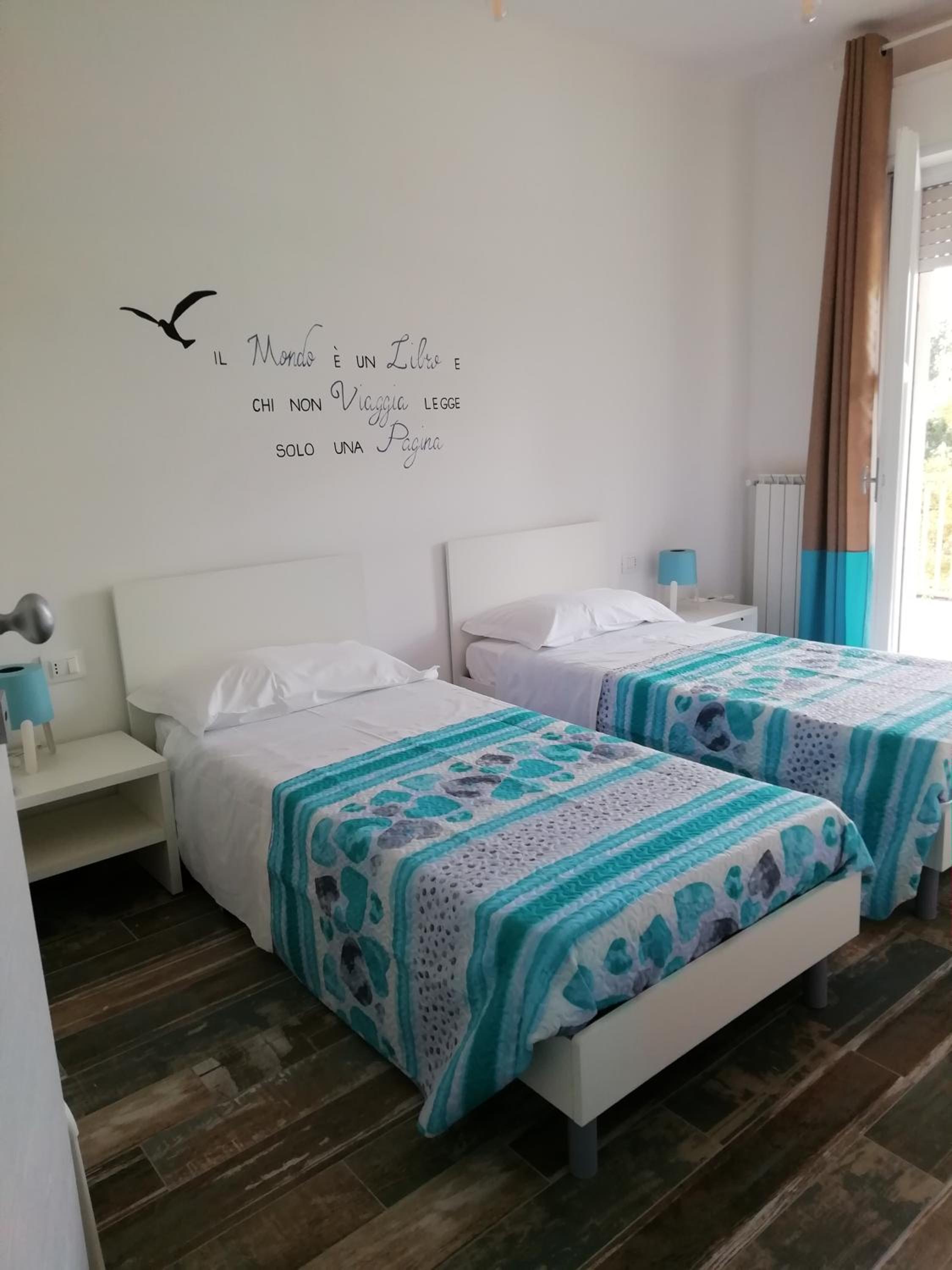 Deluxe Room - Photo 10