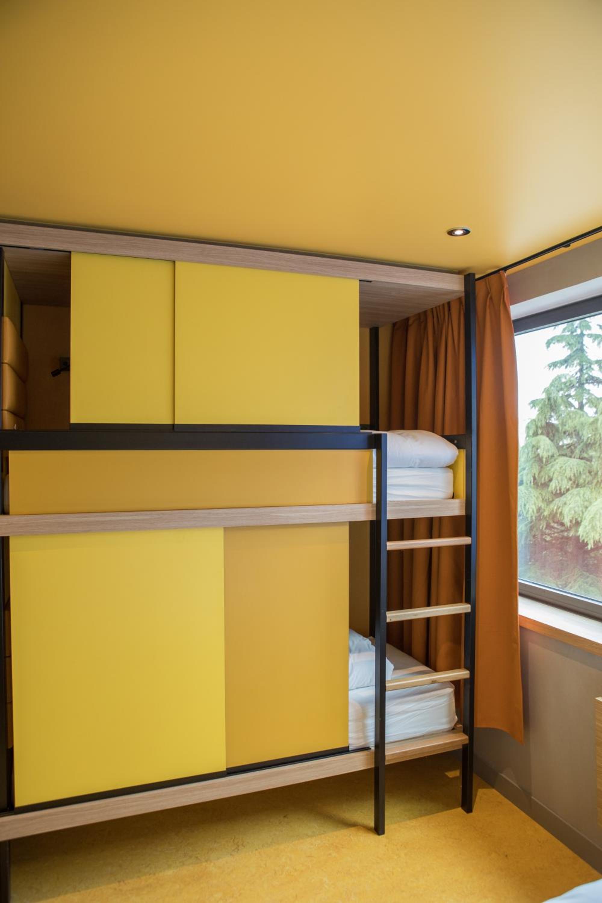 Family Room with Private Bathroom (6 People)