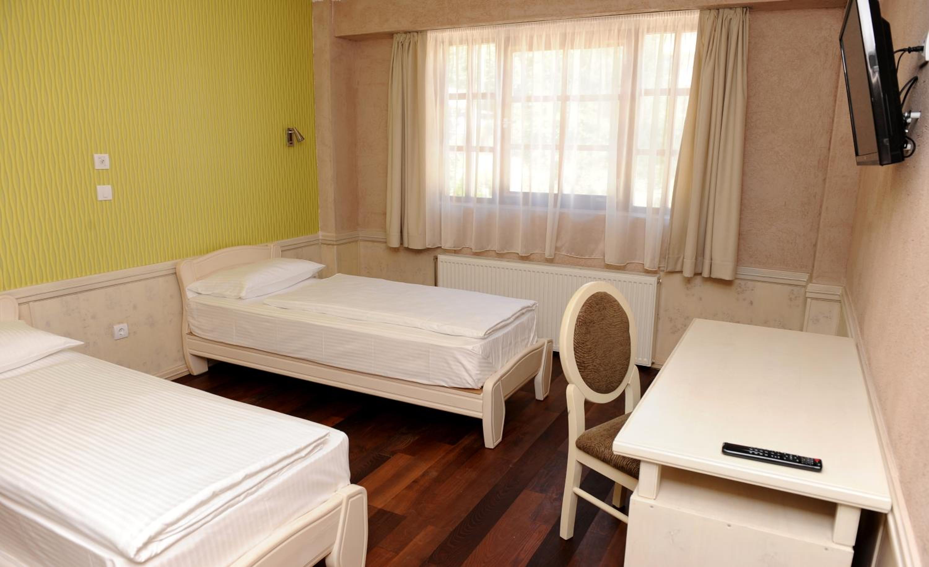 Twin Room - Photo 7