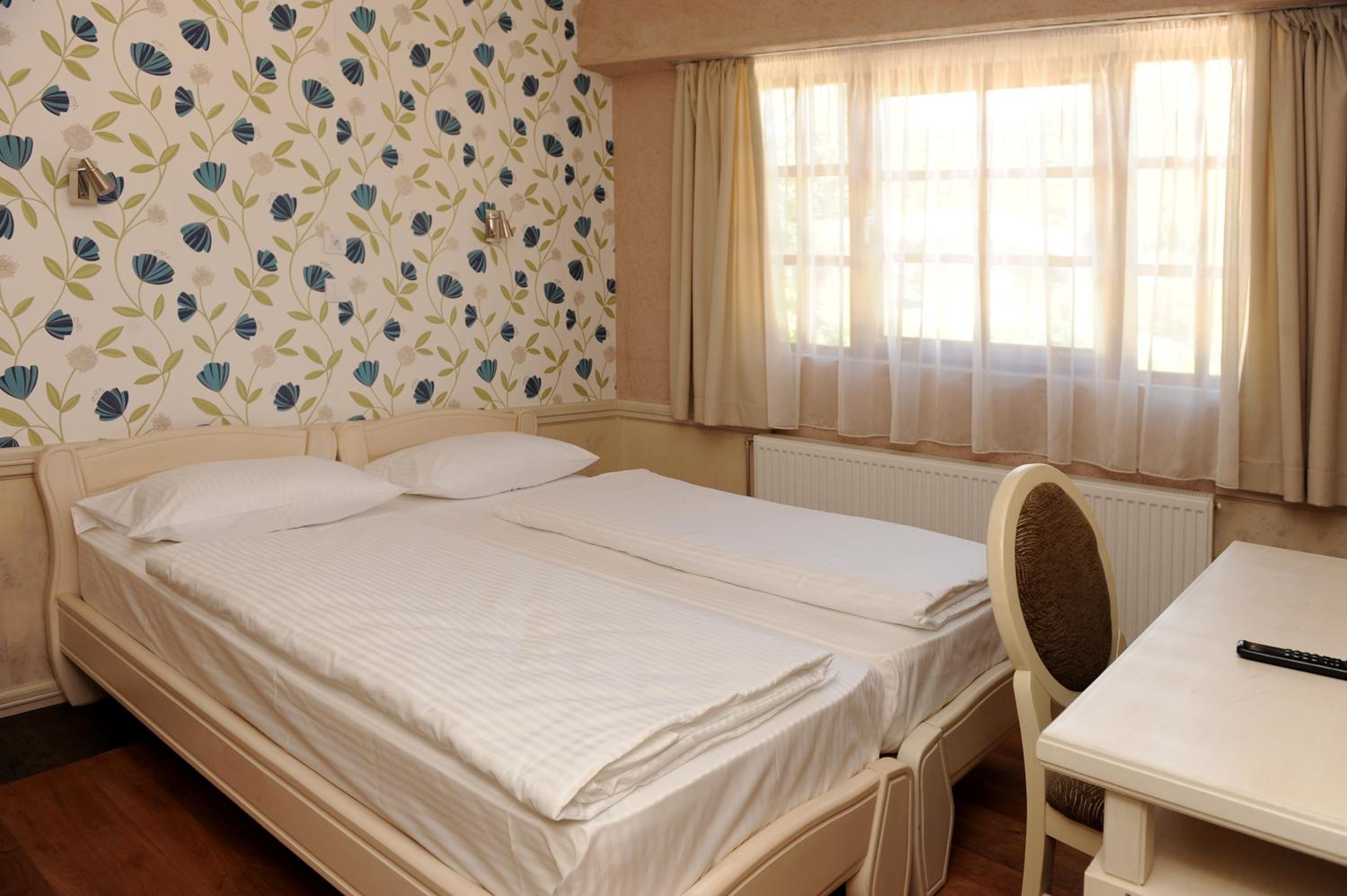 Double Room - Photo 2