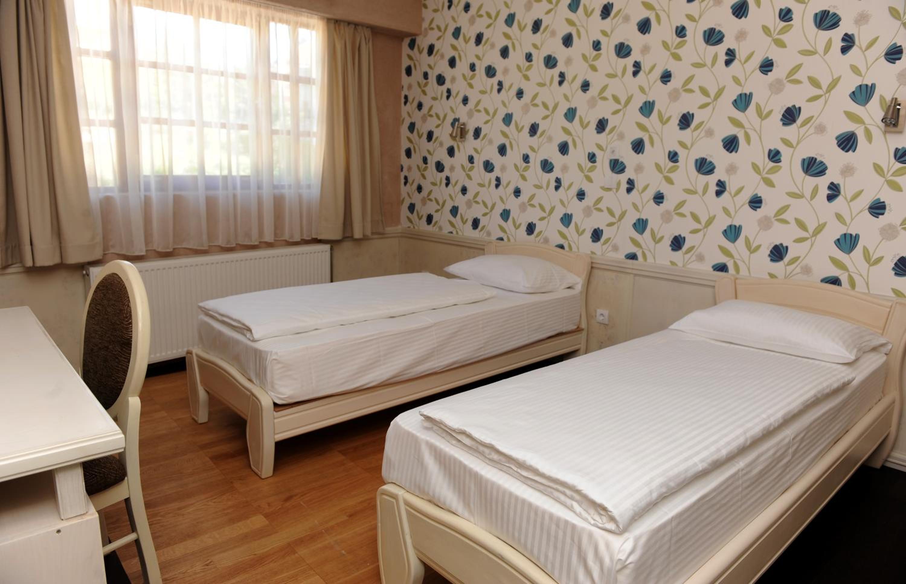Twin Room - Photo 20