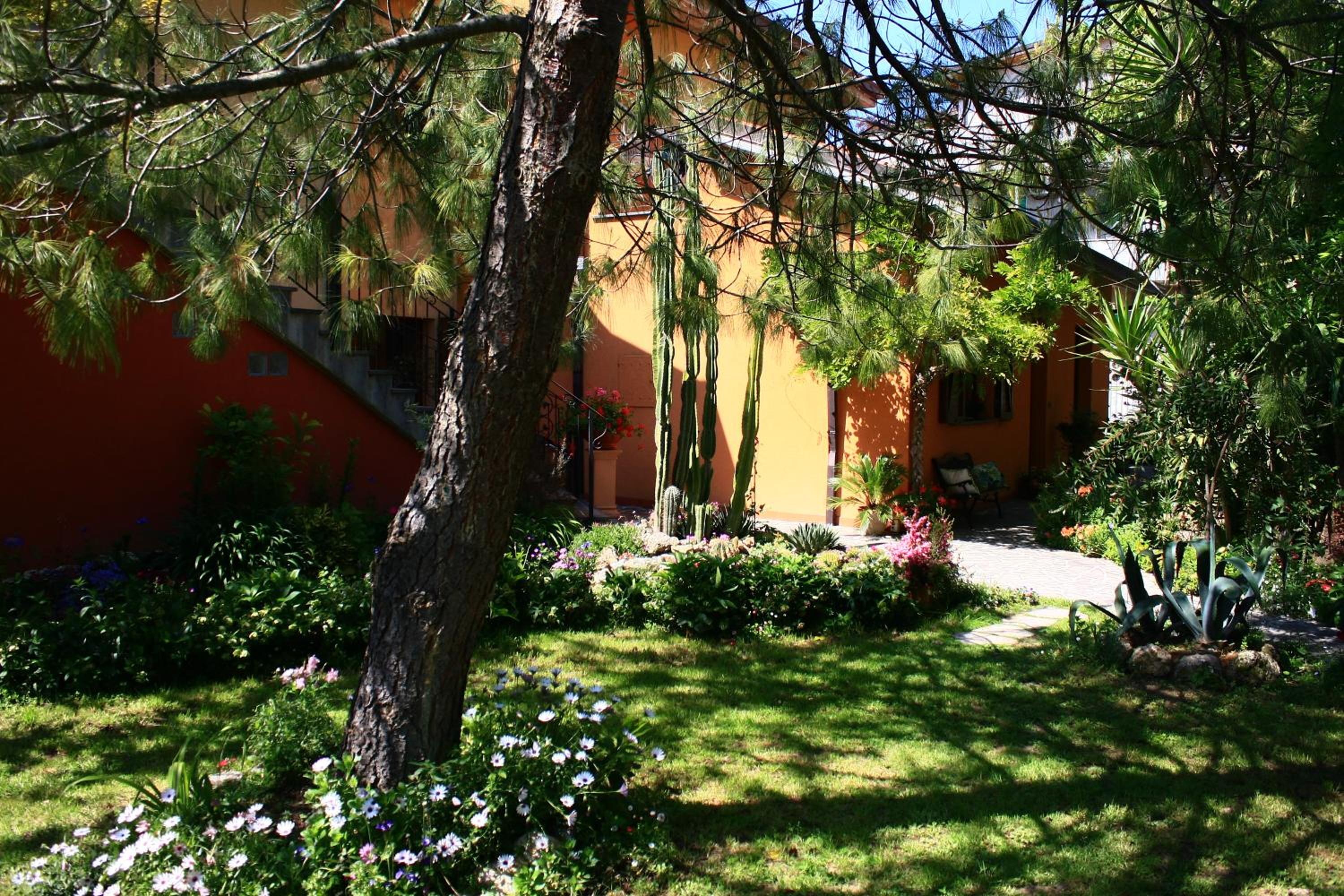 Double or Twin Room with Private Bathroom photo 3