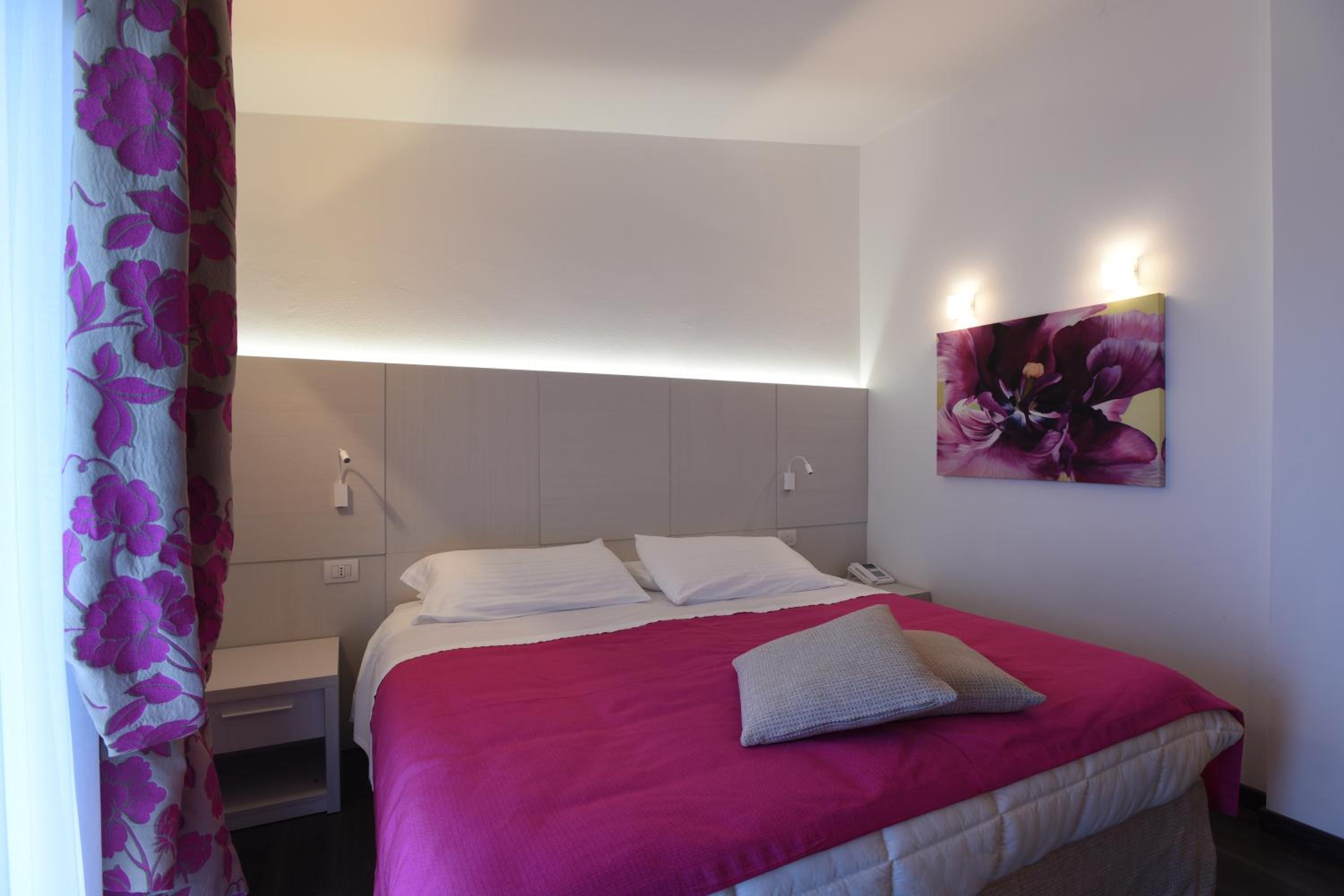 Double or Twin Room with Sea View photo 3