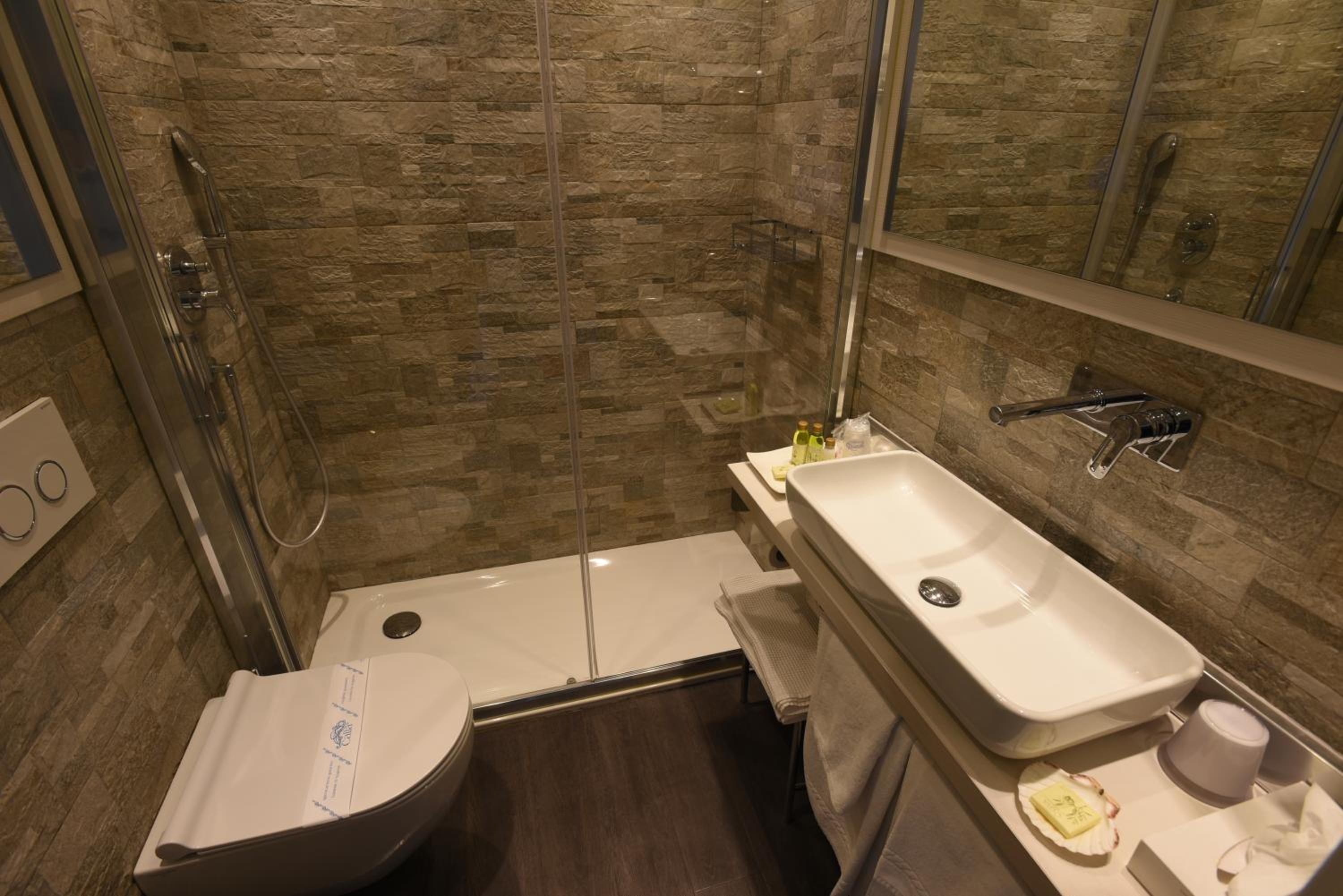 Double or Twin Room with Sea View photo 2