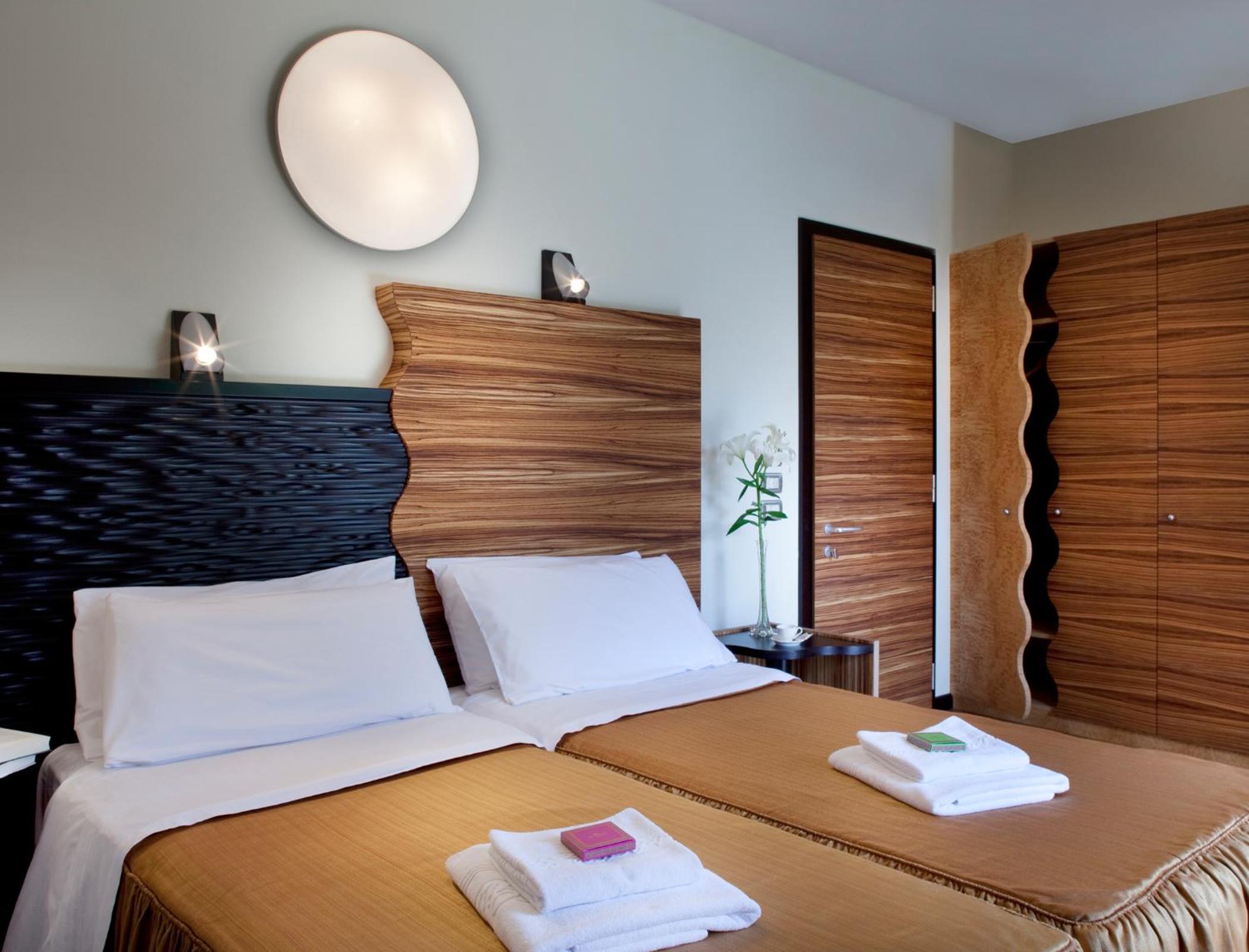 Deluxe Double or Twin Room with Pool Access - Dependence