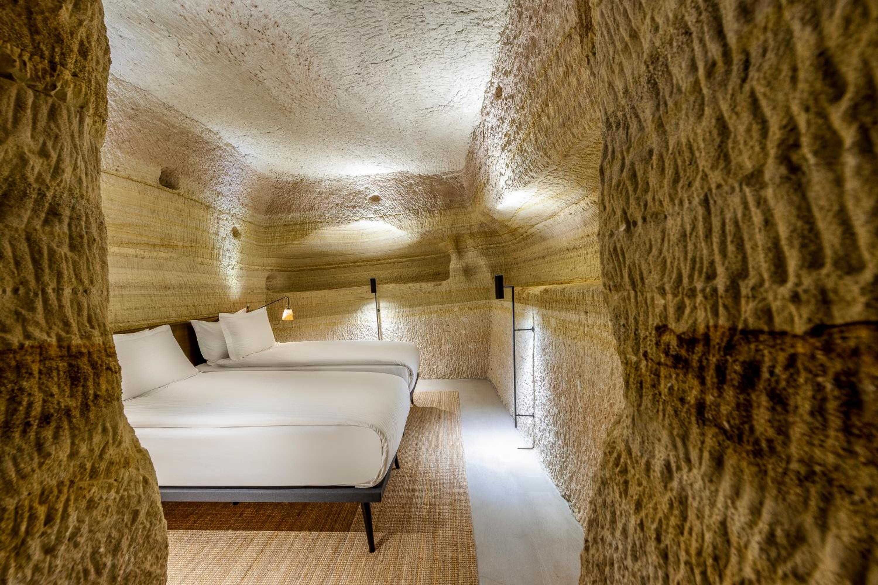 Cave Deluxe - Photo 1