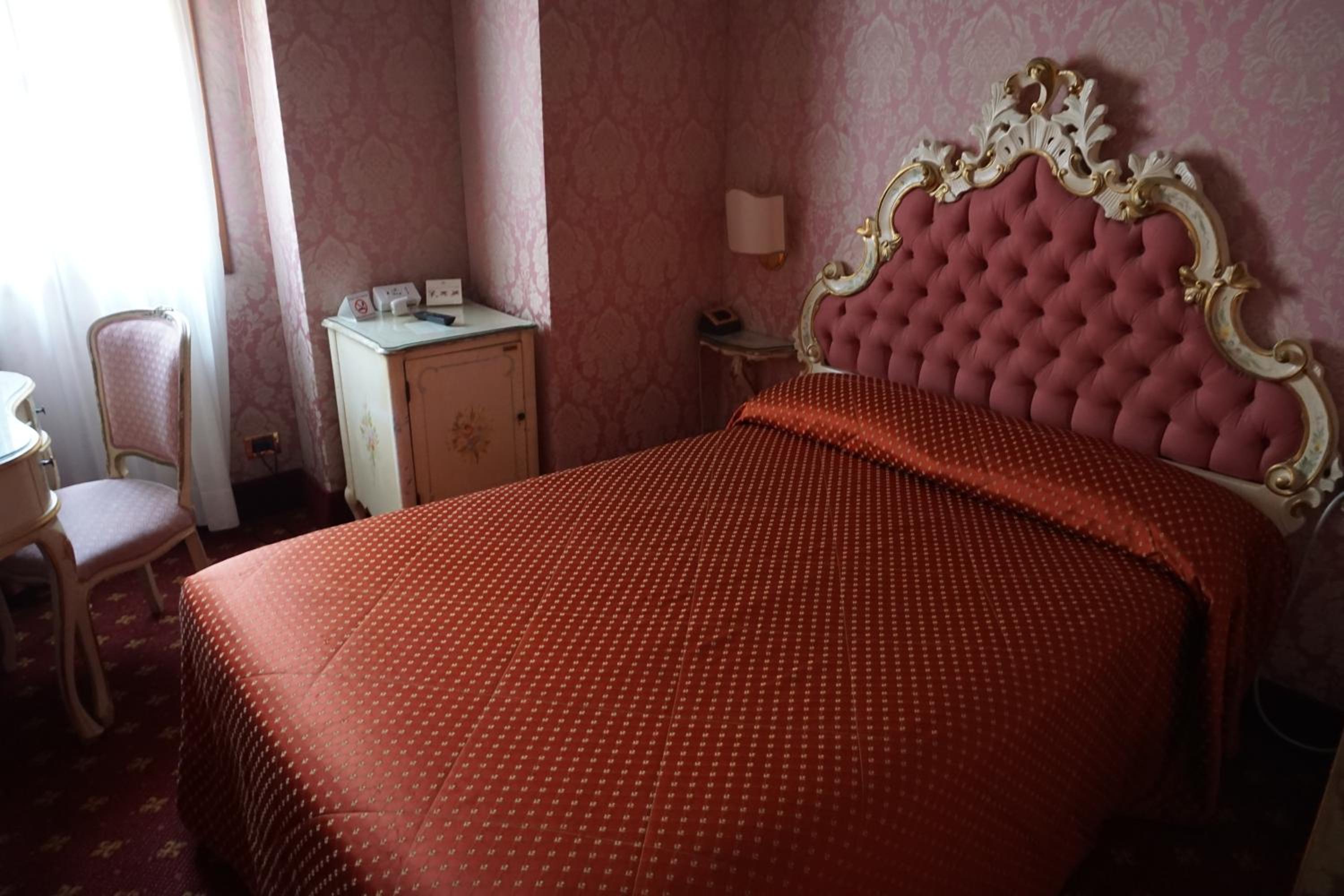 Small Double Room - Non Smoking