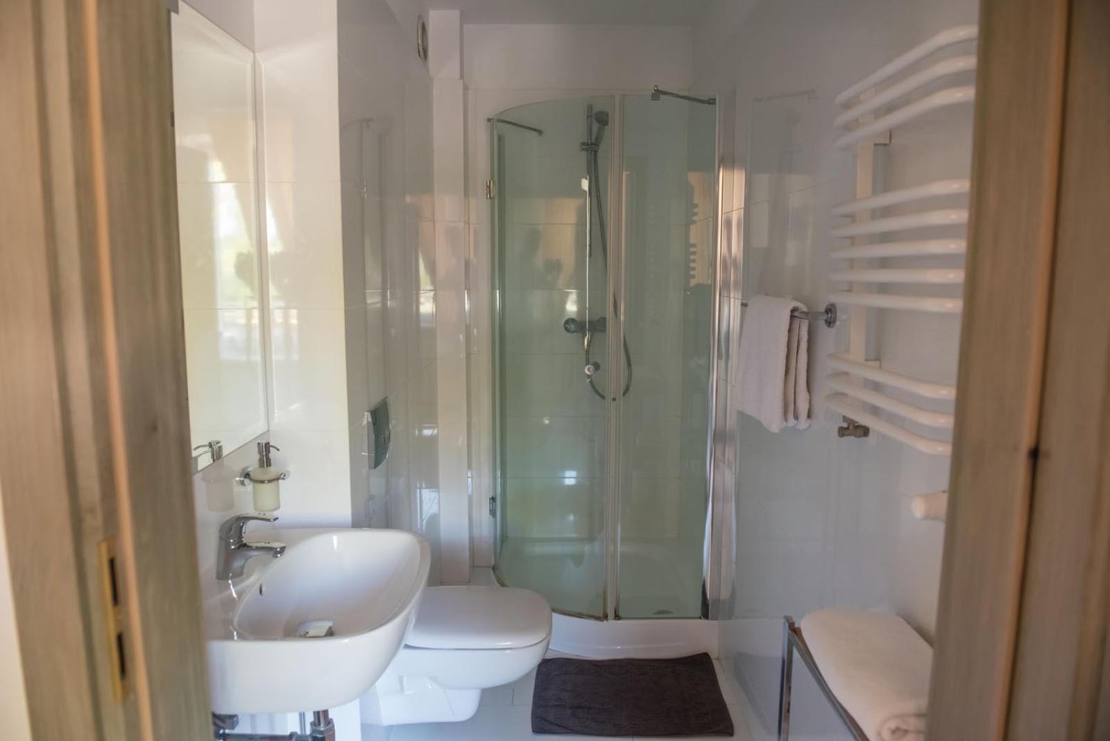 Twin Room - Photo 2