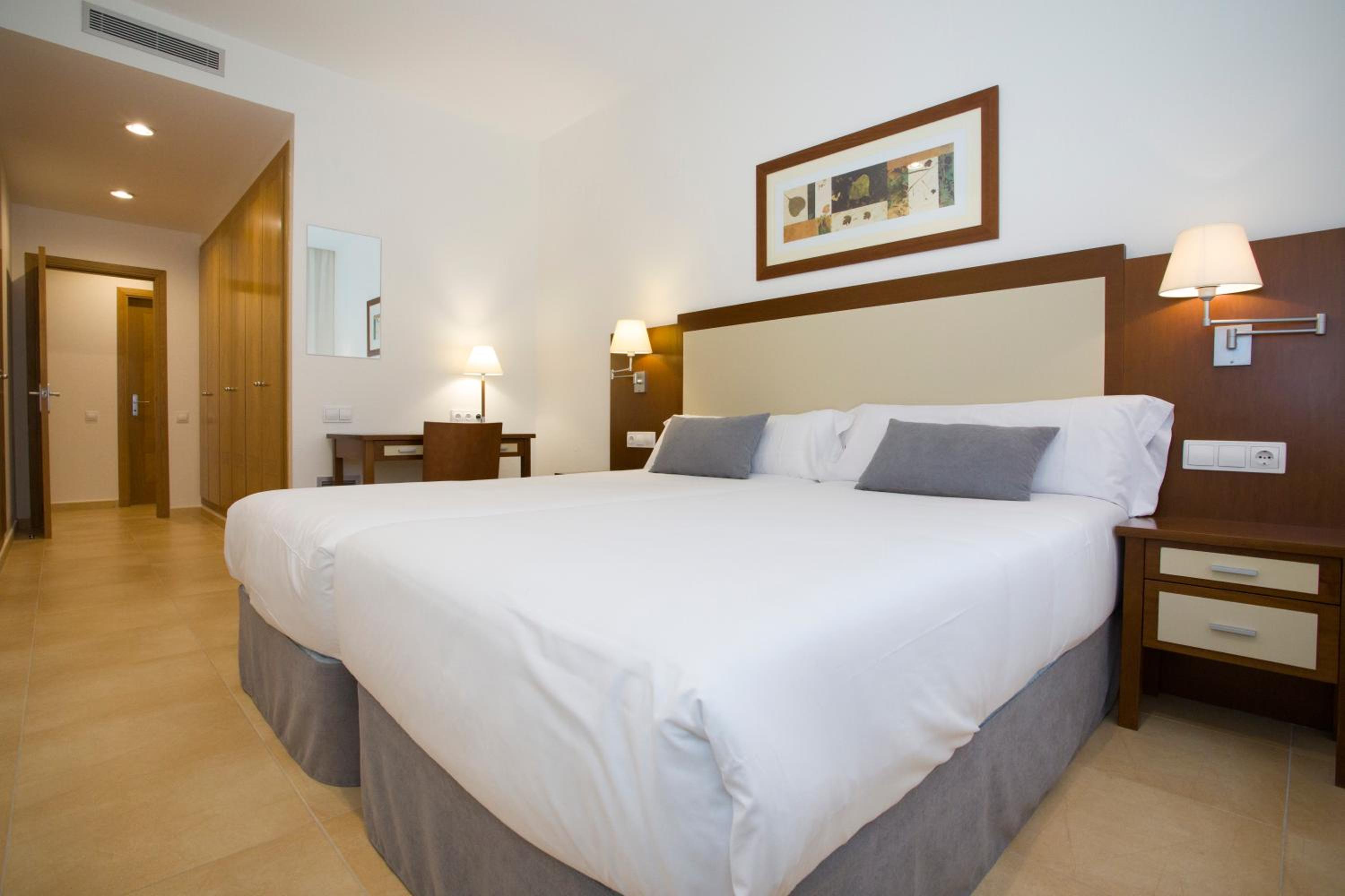Superior Two-Bedroom Apartment (2 Adults + 2 children) photo 3