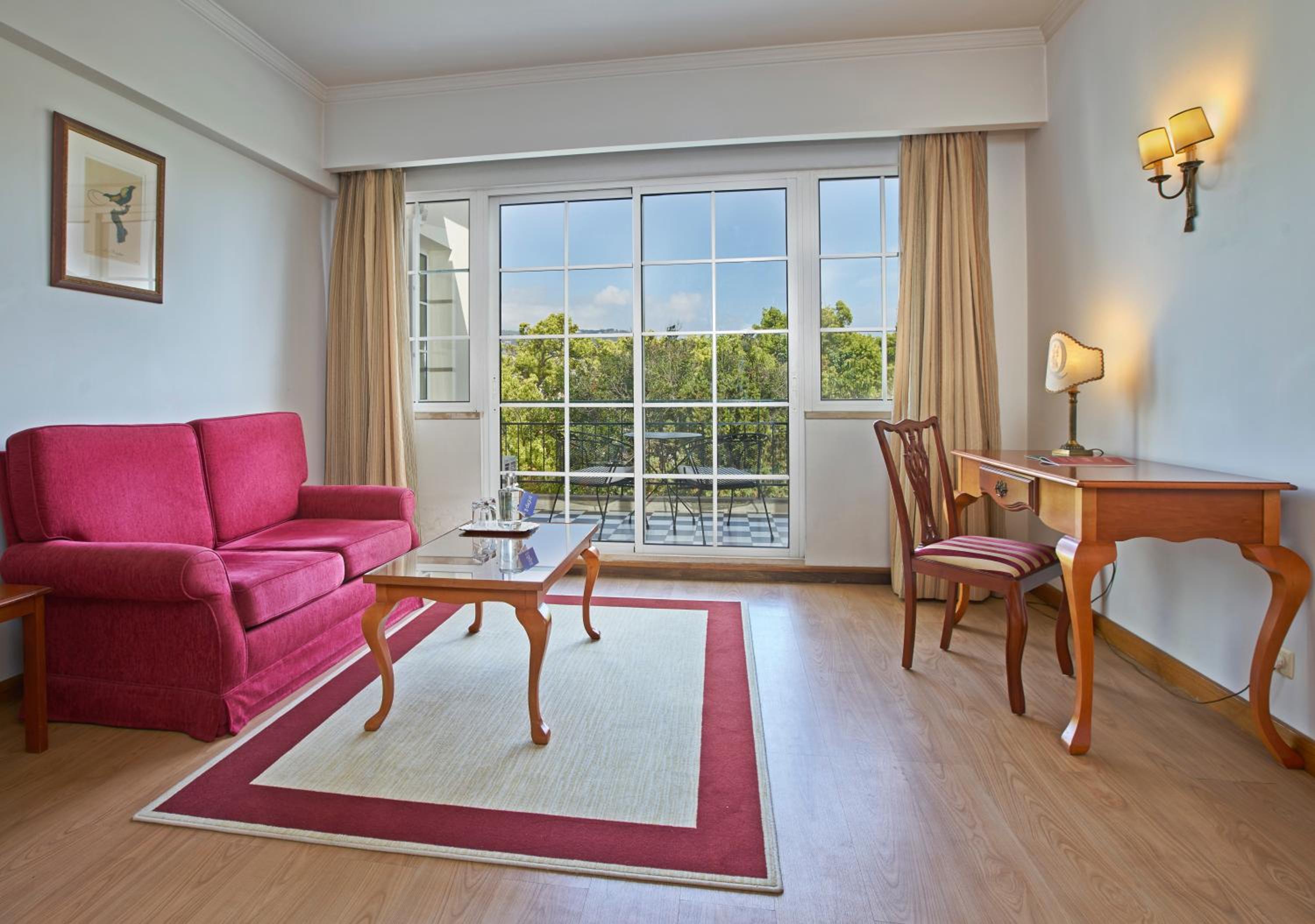 Superior Suite with Garden view and balcony - Photo 3