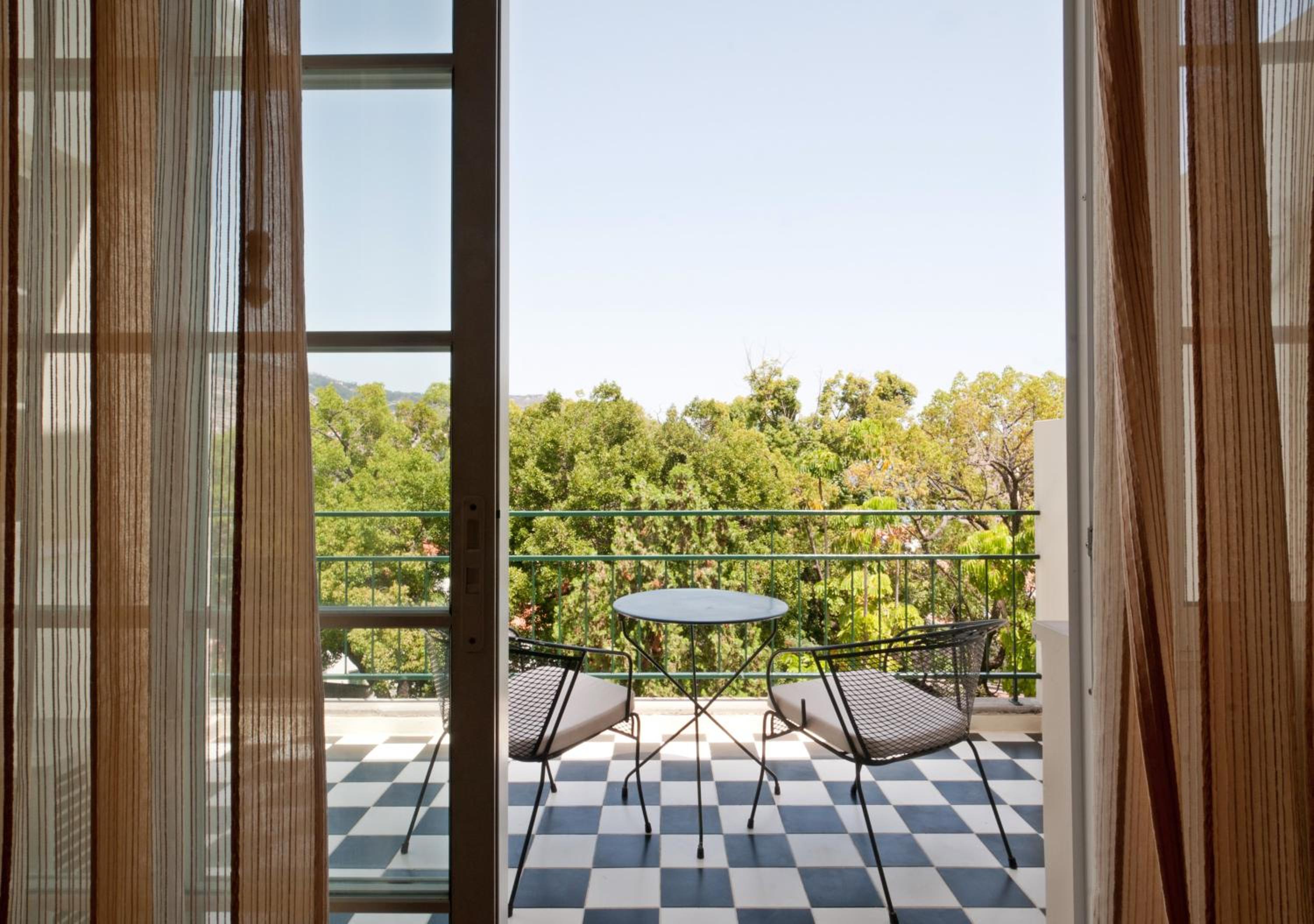 Double or Twin Deluxe Room with Garden View - Photo 2