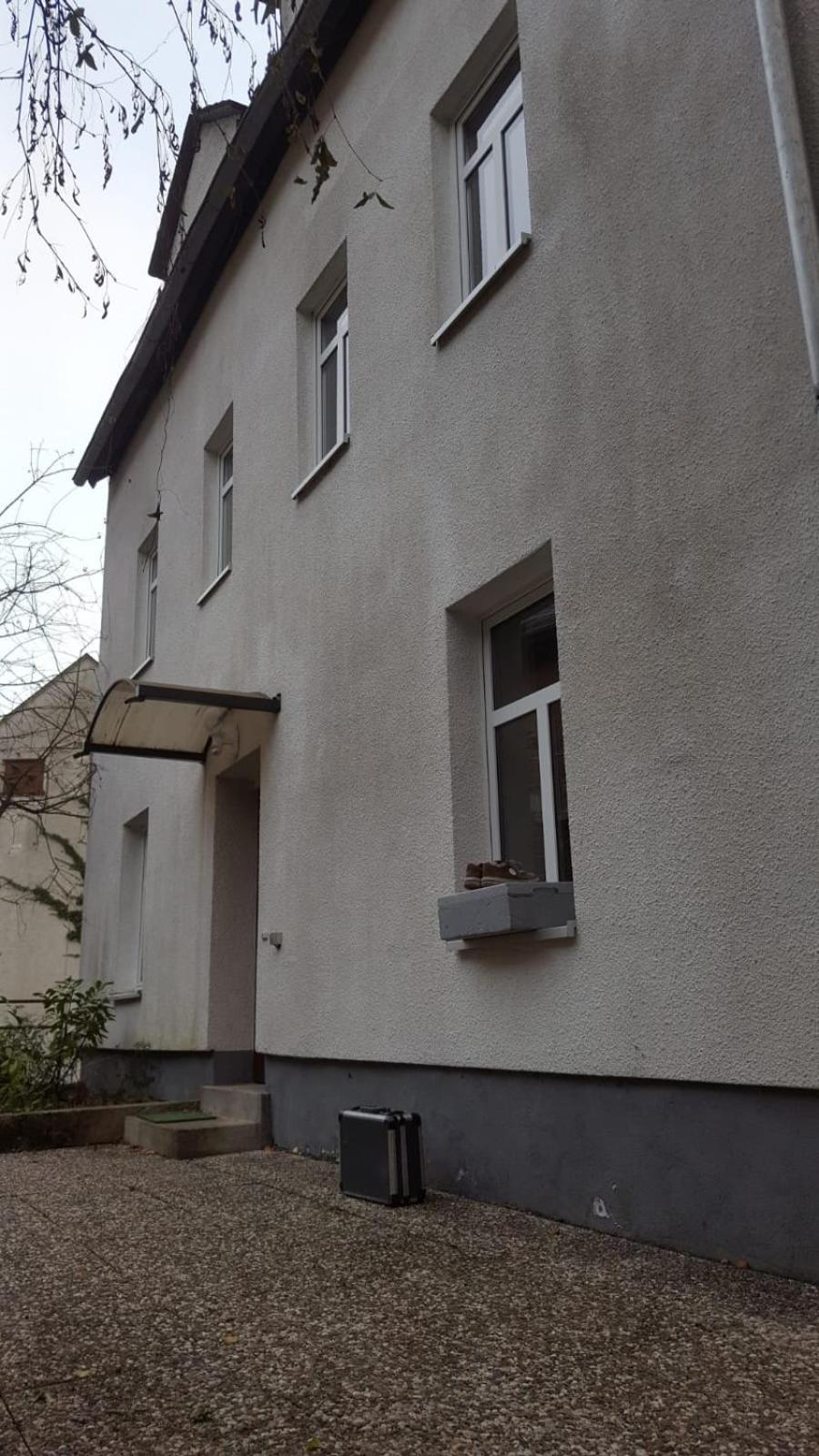 Six-Bedroom House photo 2