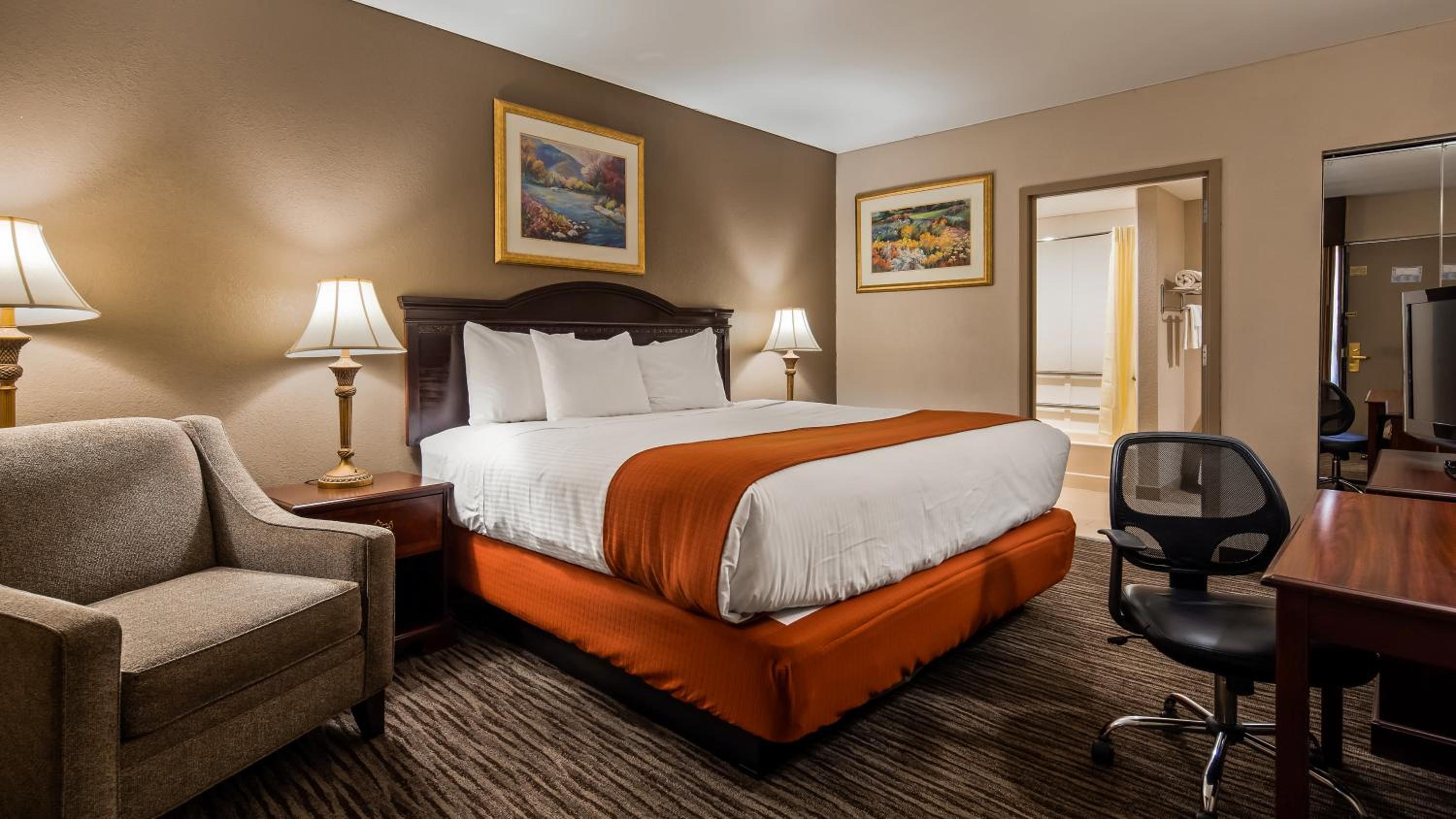 Executive King Room - Non-Smoking - Photo 8