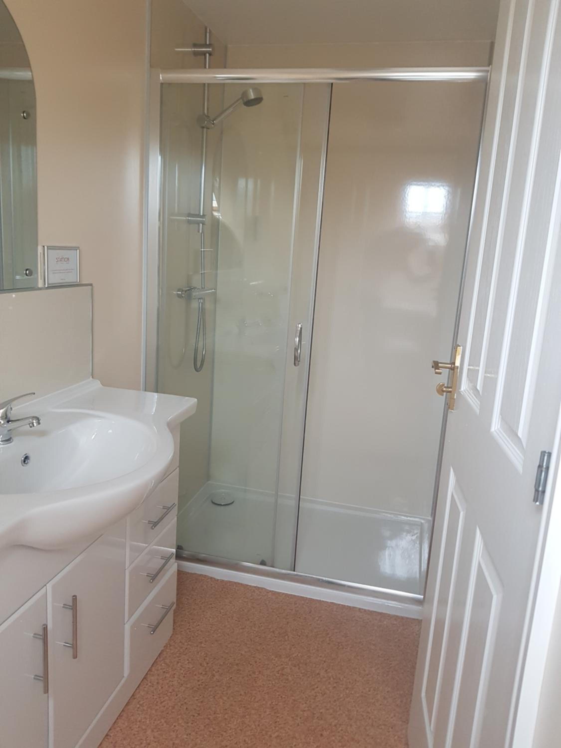 Standard Twin Room - Photo 3
