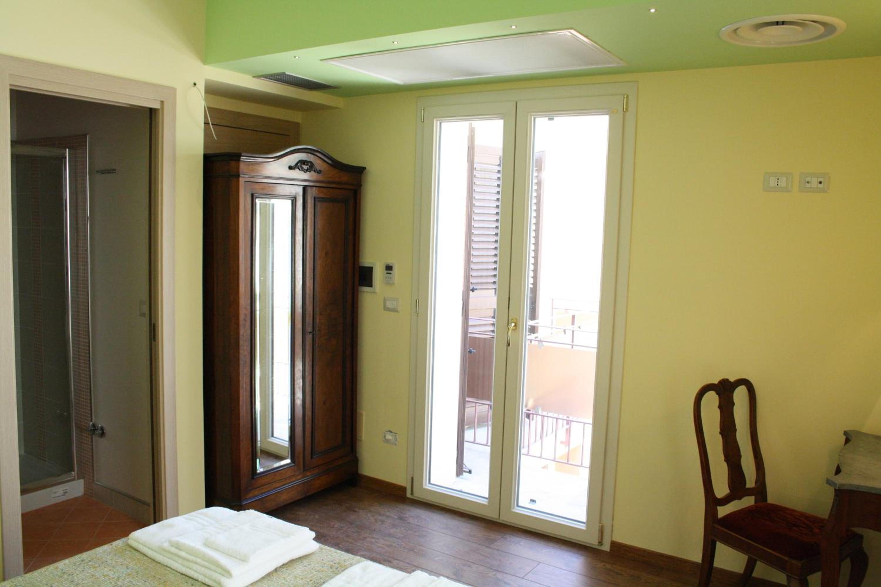 Double Room - Photo 2