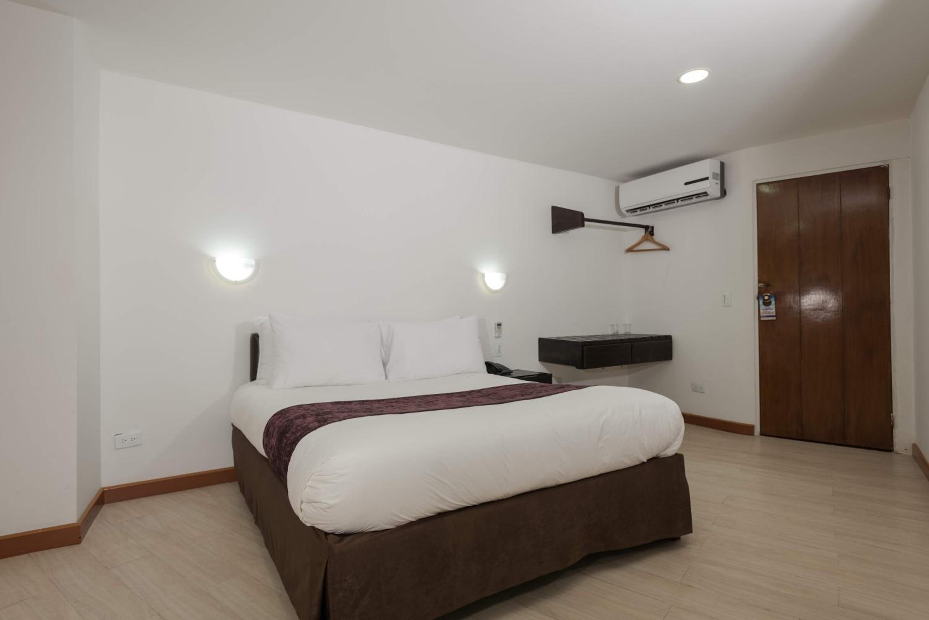 Standard Double or Twin Room photo 1