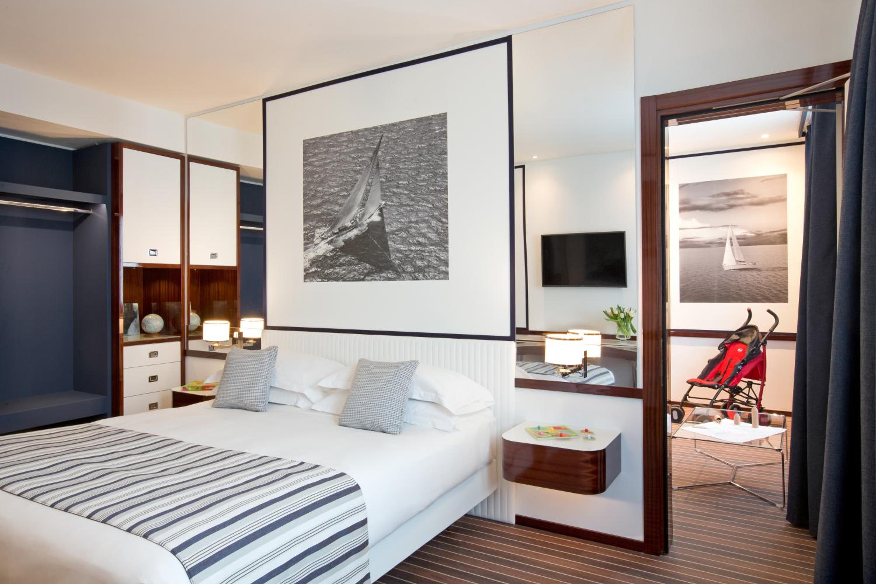 Relax in our stylish and comfortable hotel room!