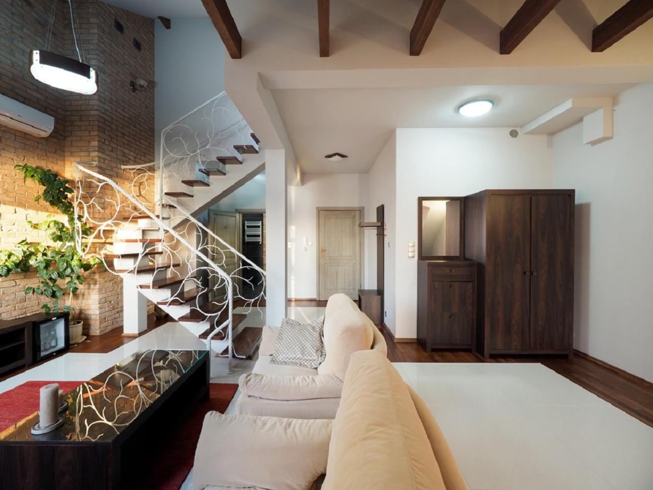 Apartment - Split Level - Photo 10
