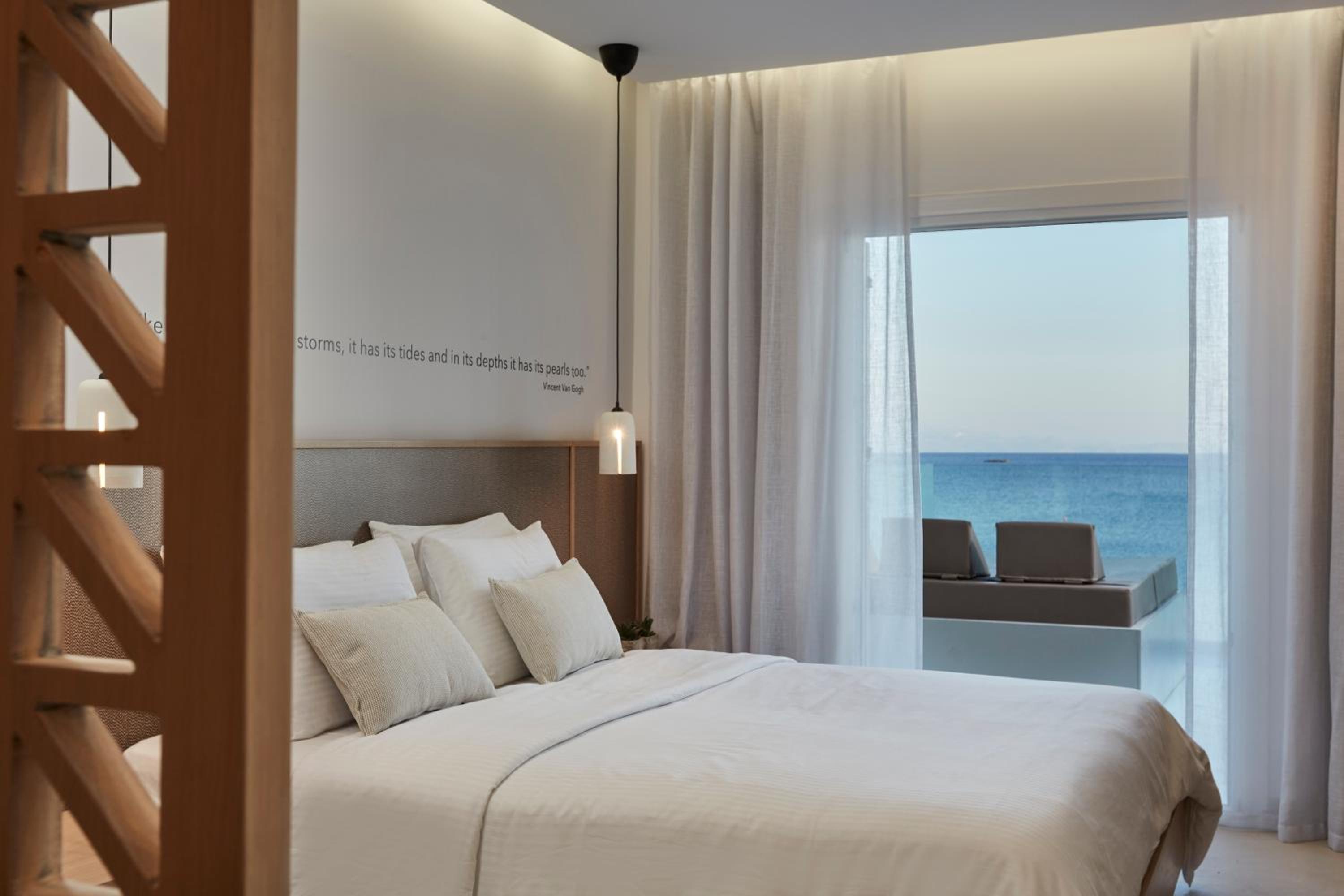 Deluxe Double Room with Sea View - Photo 13