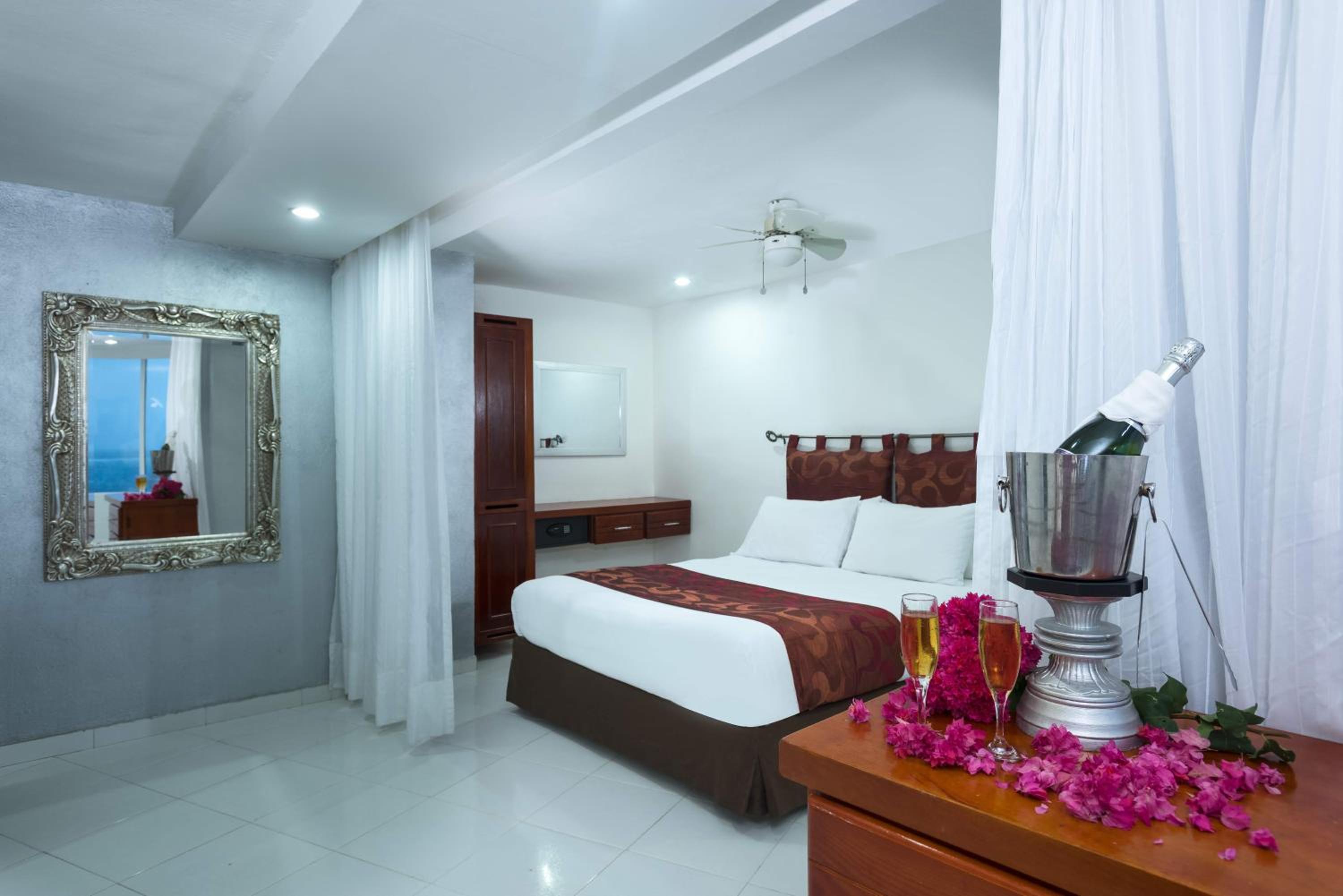 King Suite with Sea View photo 3