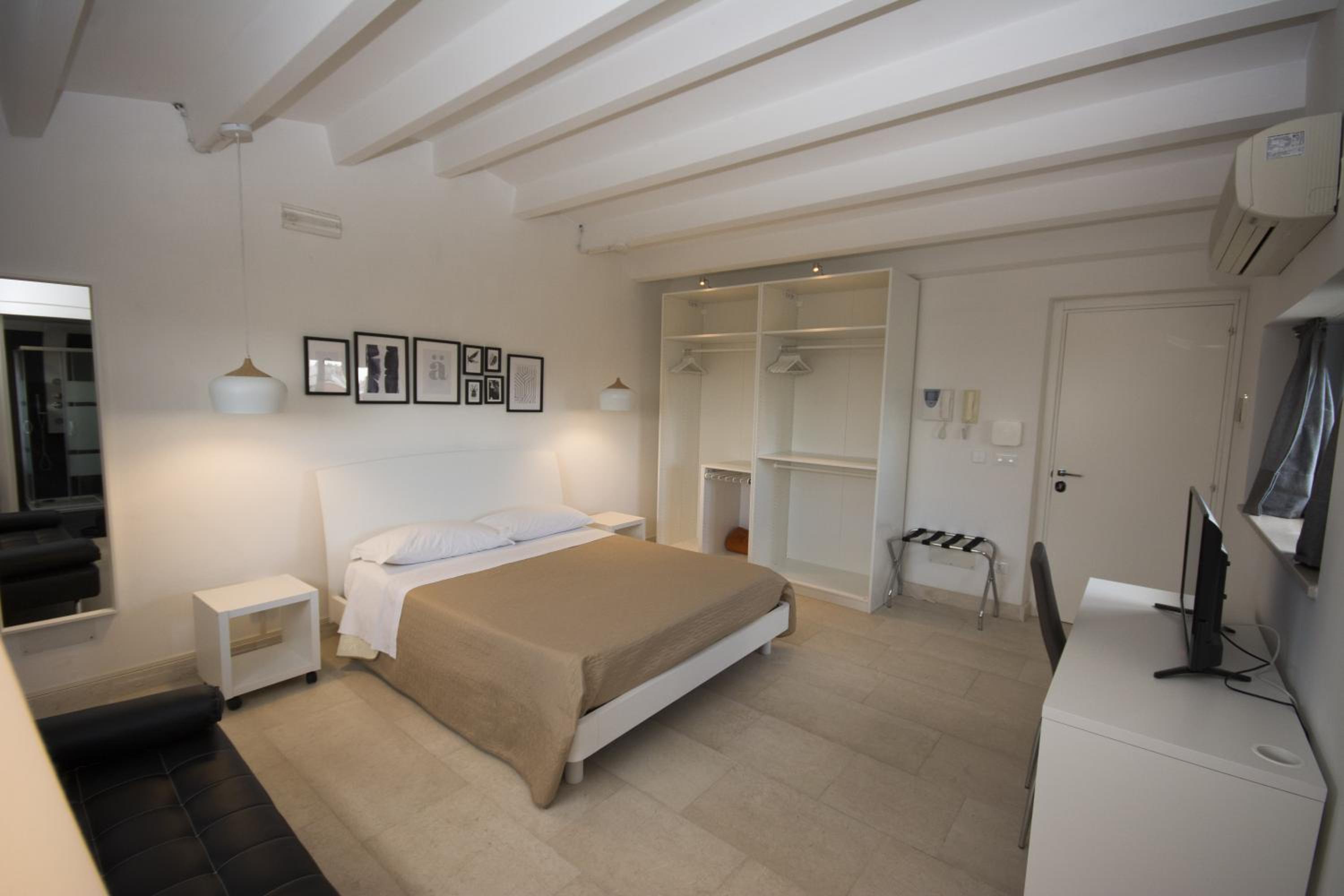 Suite with Terrace - Photo 3