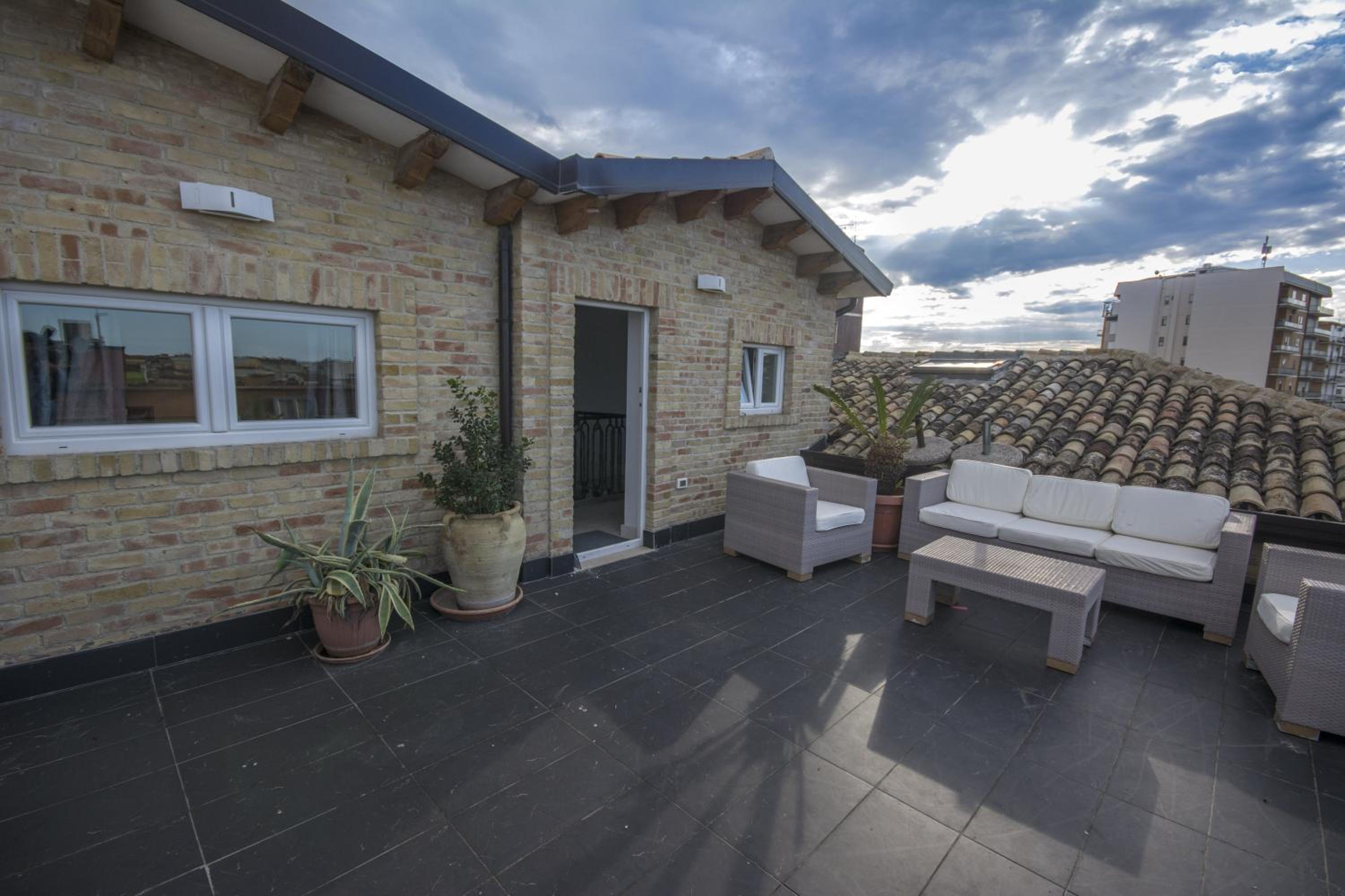 Suite with Terrace - Photo 17
