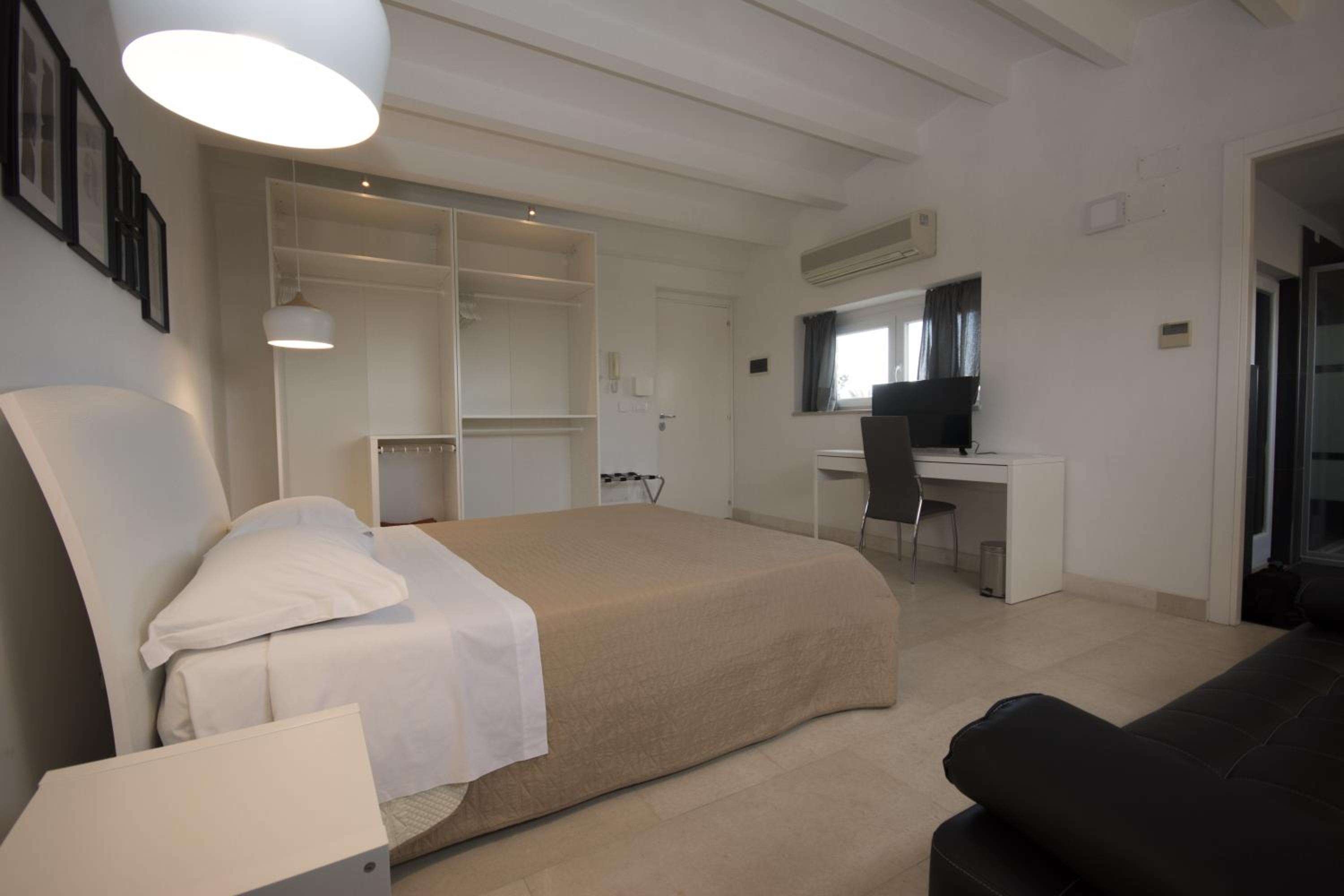 Suite with Terrace - Photo 4