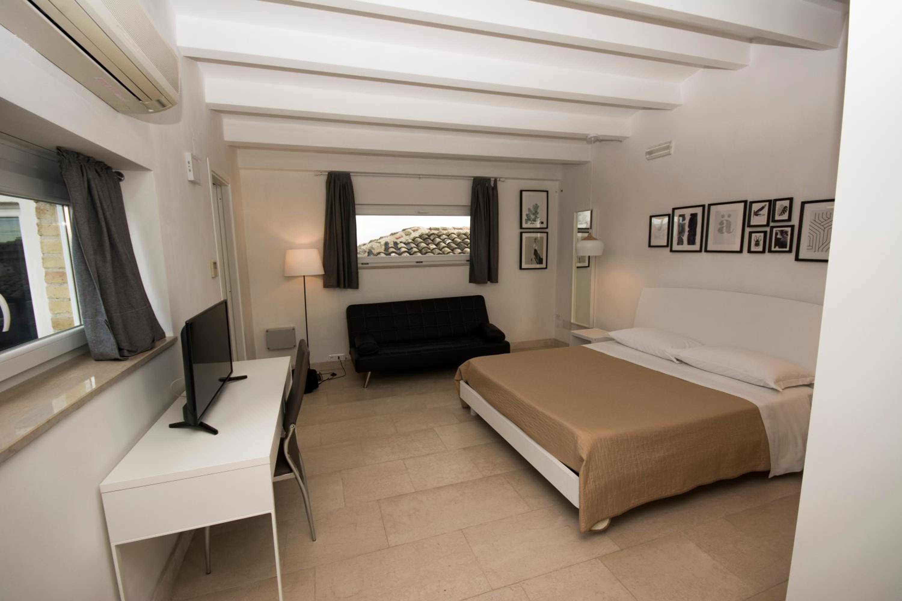 Suite with Terrace - Photo 5