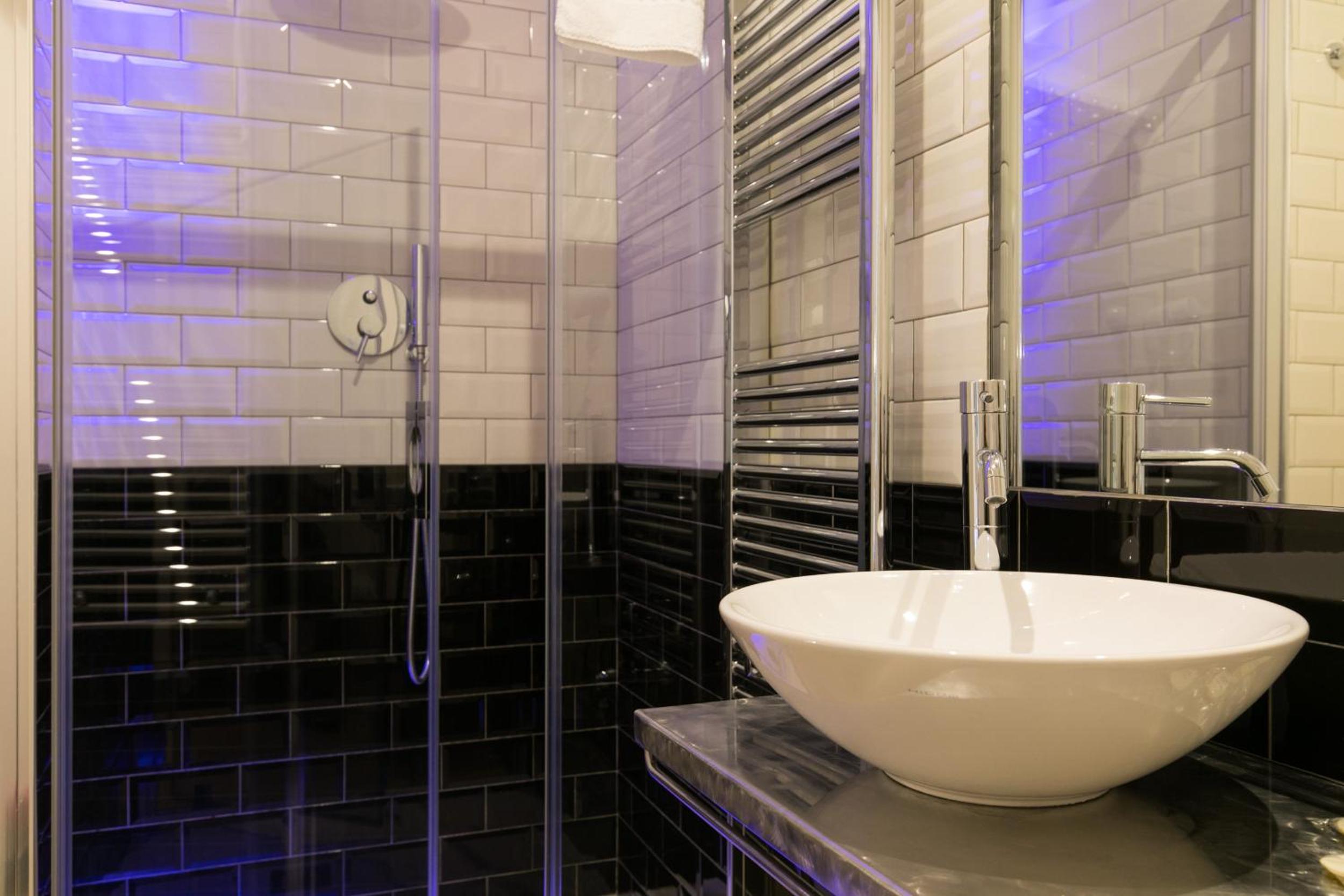 Luxury Triple Room - Separate Building photo 3