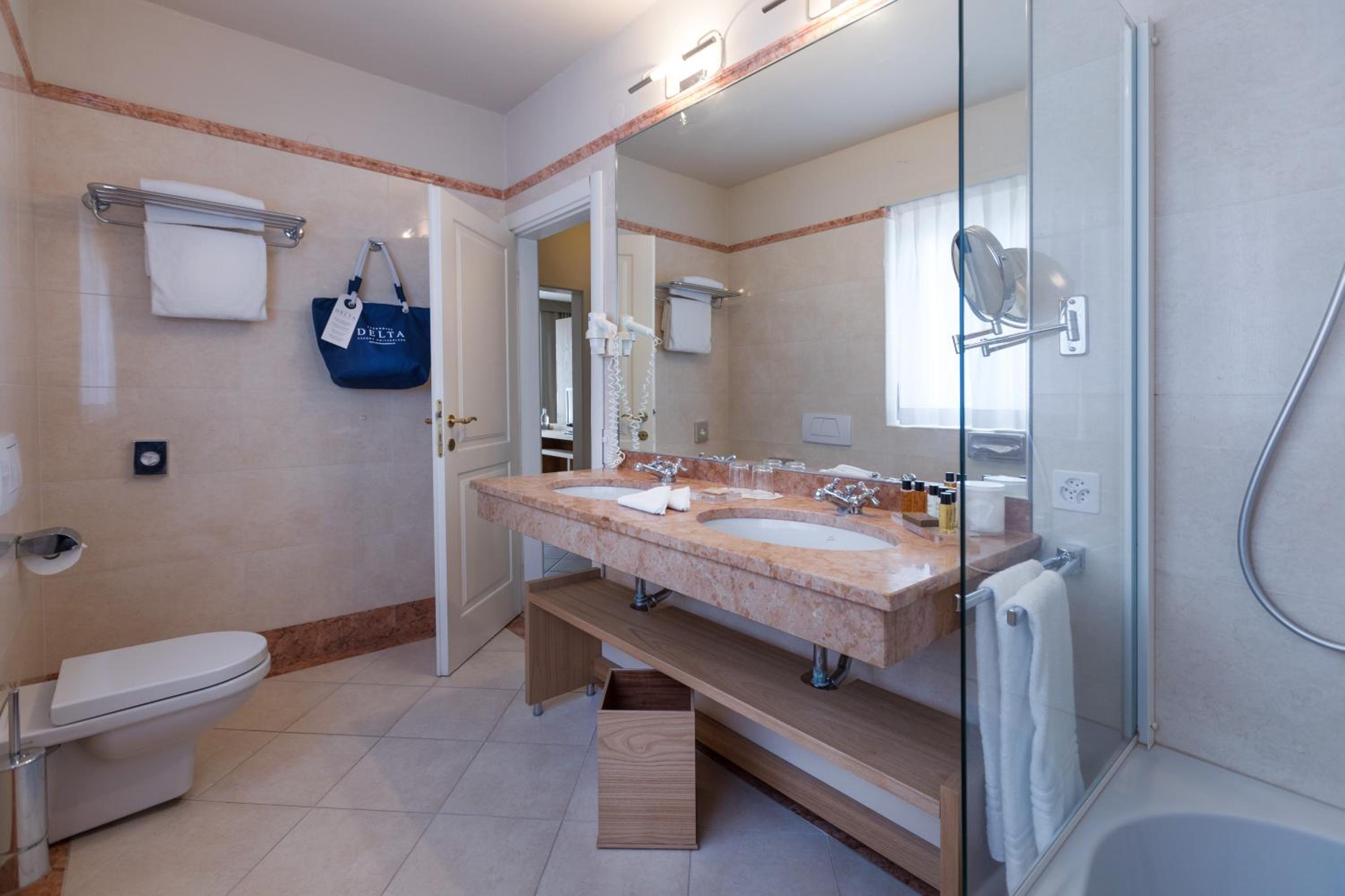 Suite with Balcony and Spa Access - Photo 4