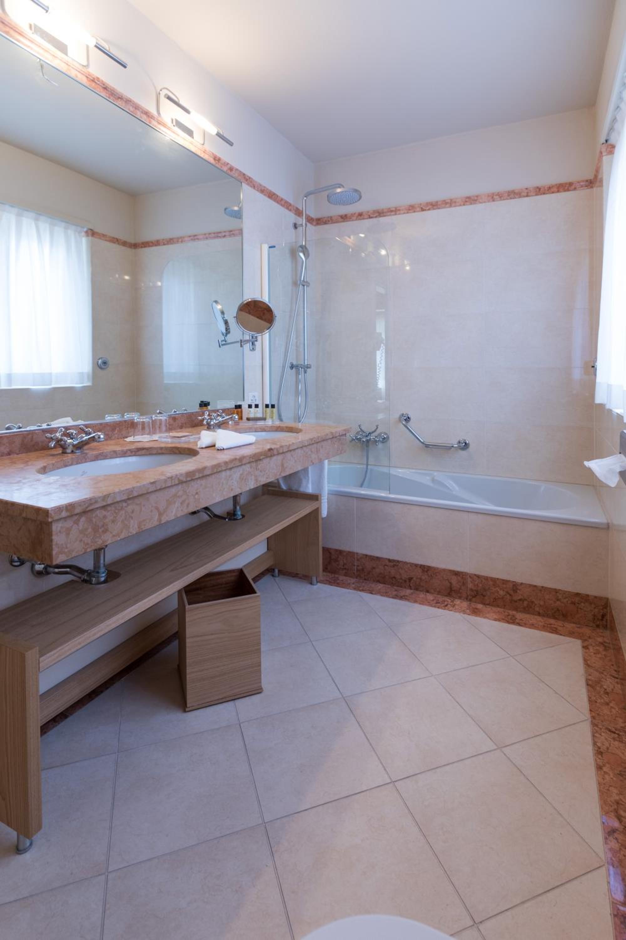 Suite with Balcony and Spa Access - Photo 3