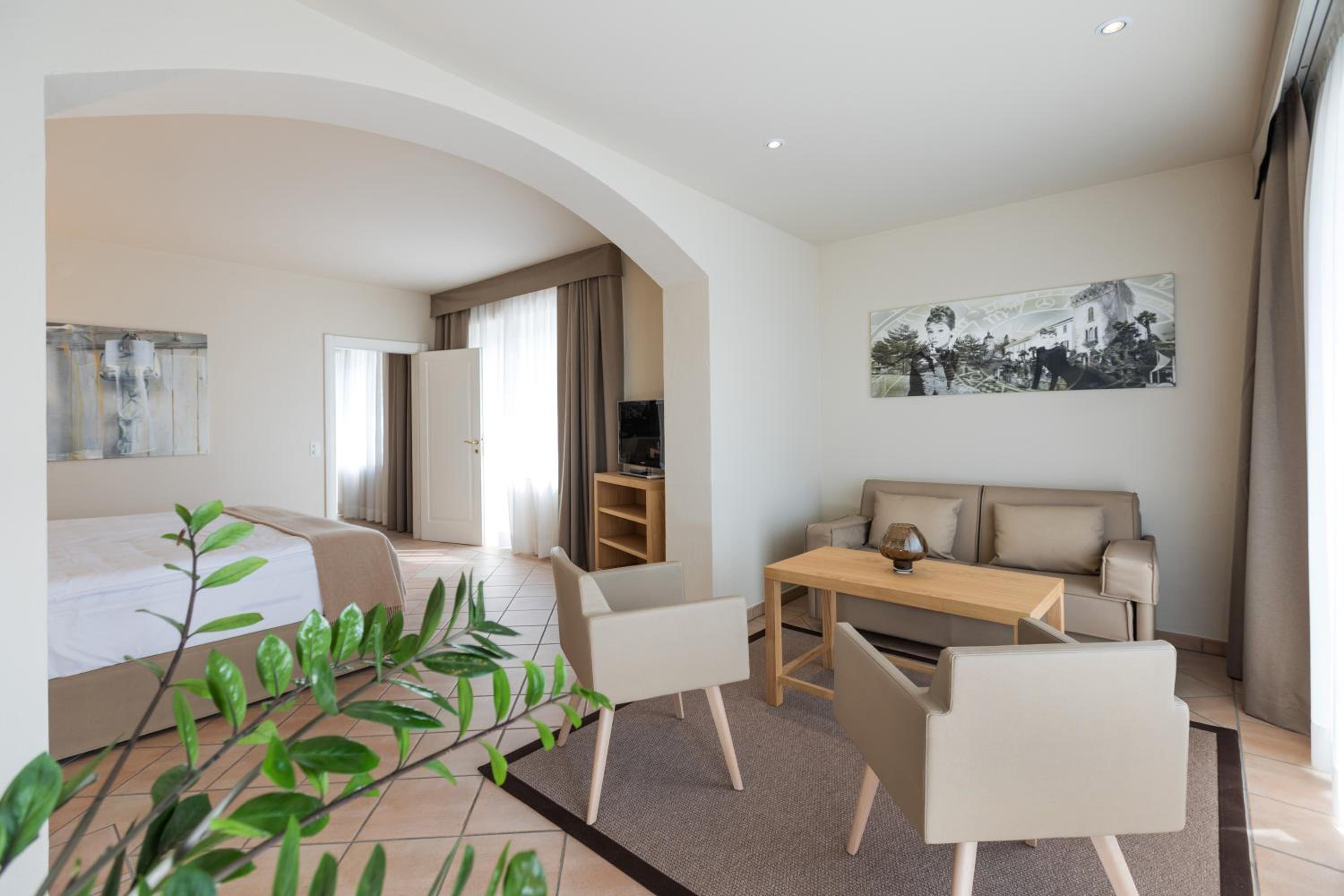 Suite with Balcony and Spa Access - Photo 23