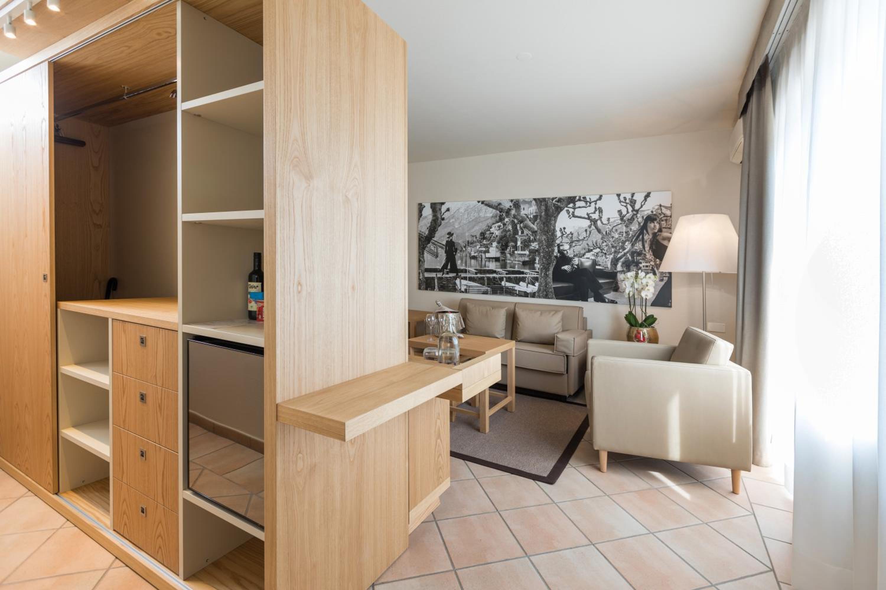Suite with Balcony and Spa Access - Photo 20