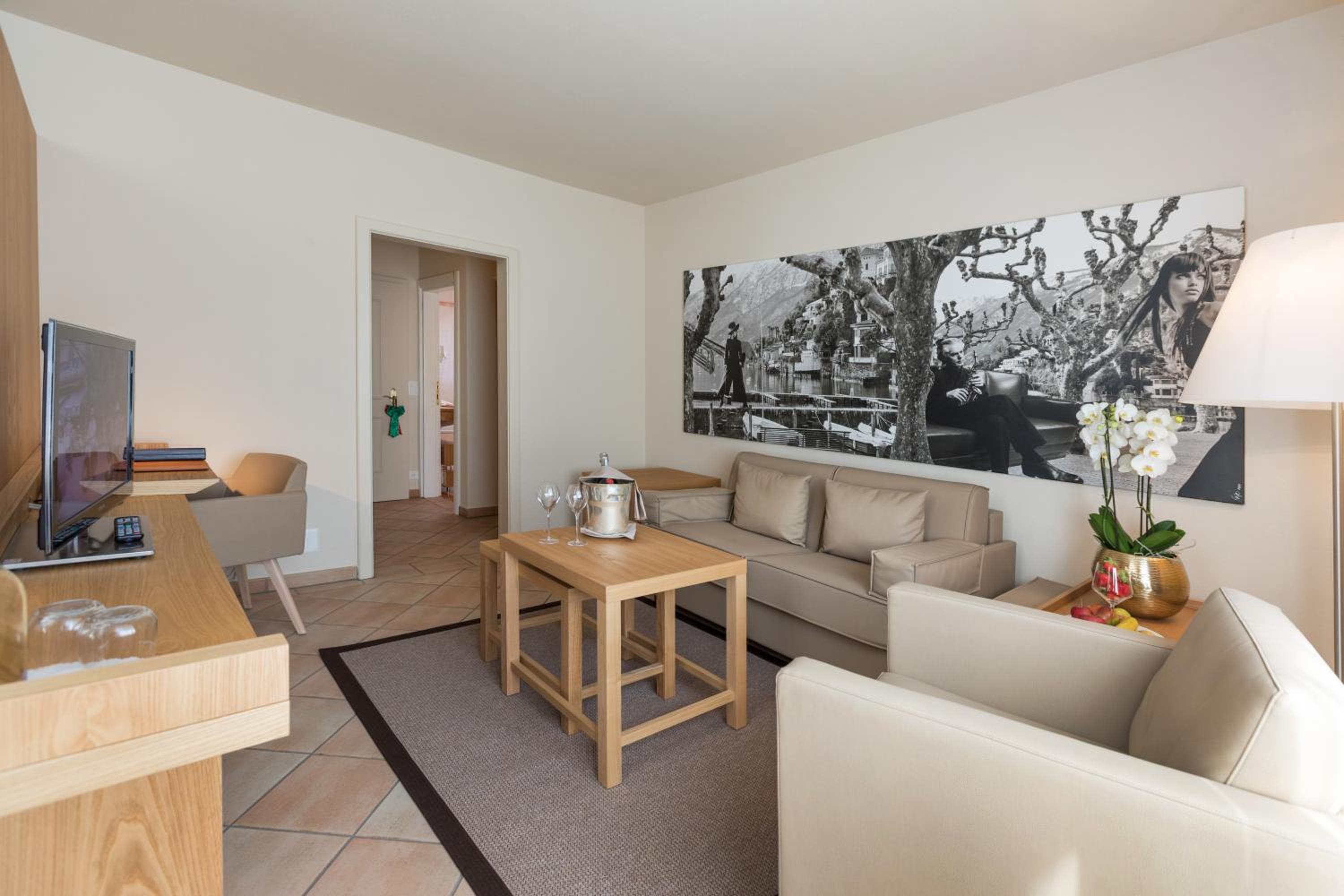 Suite with Balcony and Spa Access - Photo 22