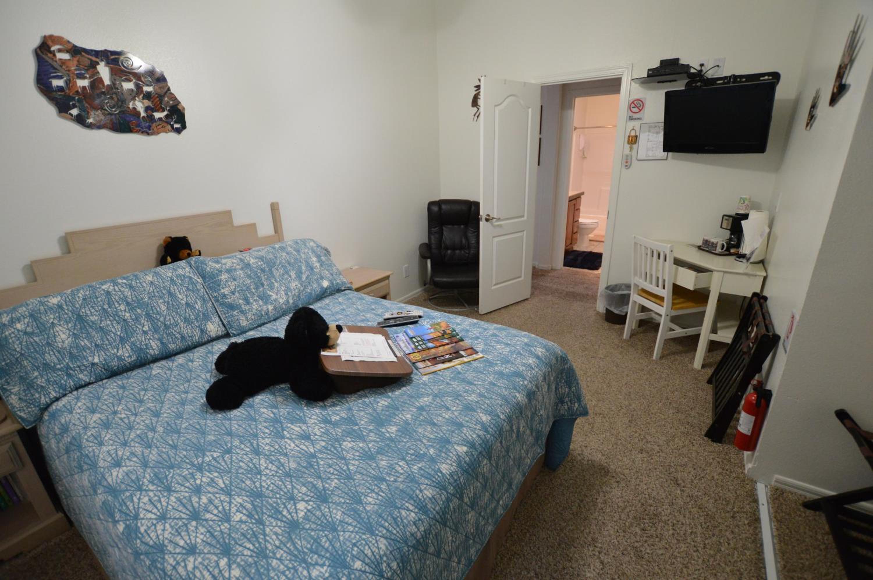 Standard Queen Room photo 3