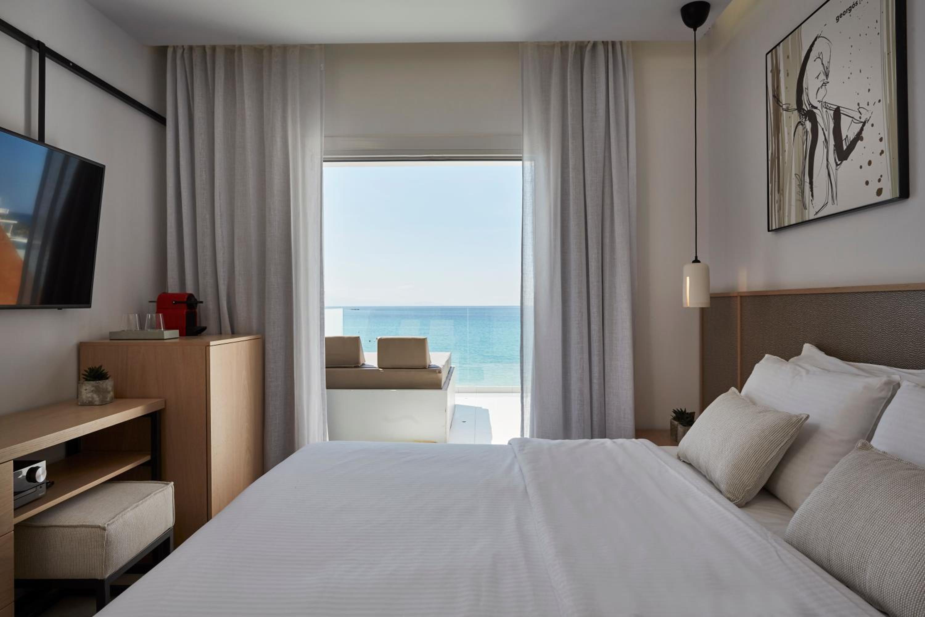 Deluxe Double Room with Sea View - Photo 7