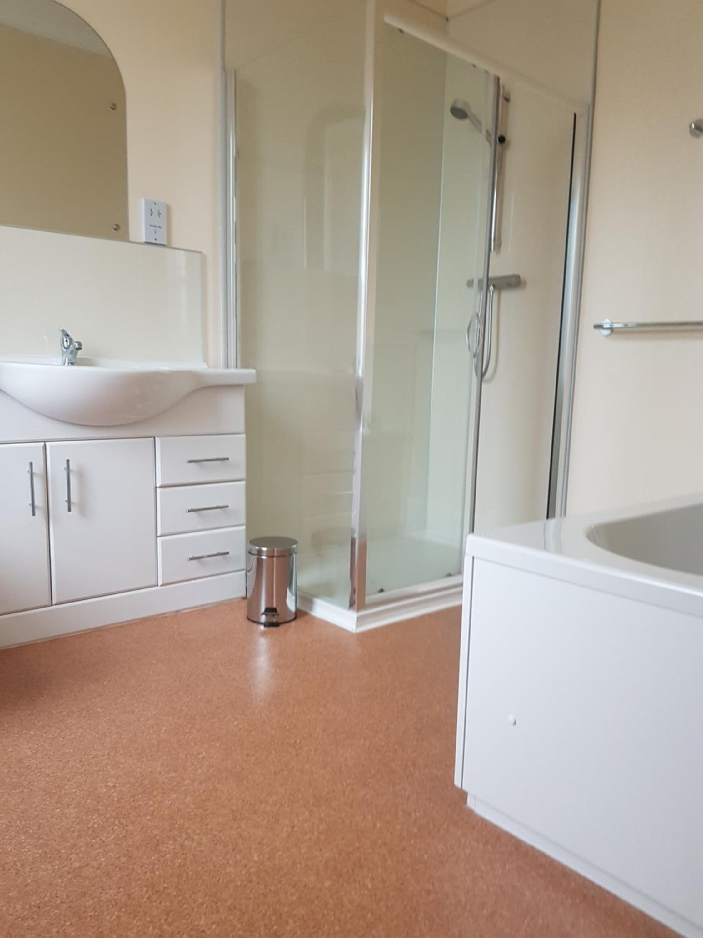 Standard Twin Room - Photo 2
