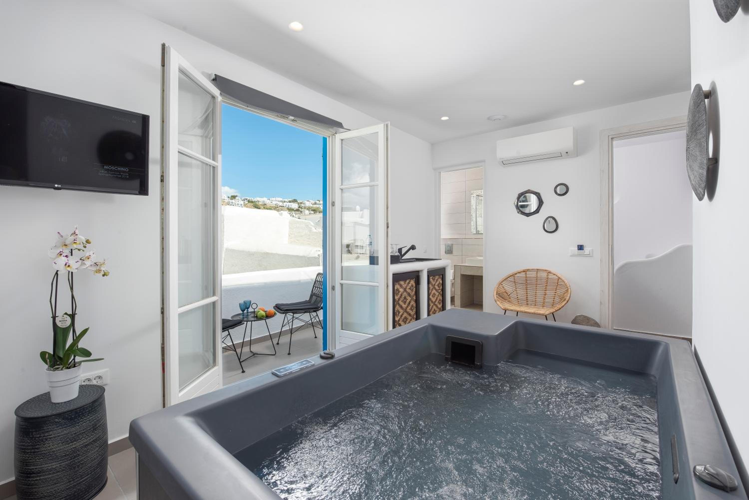 Deluxe Town View Suite with Indoor Hot Tub photo 3