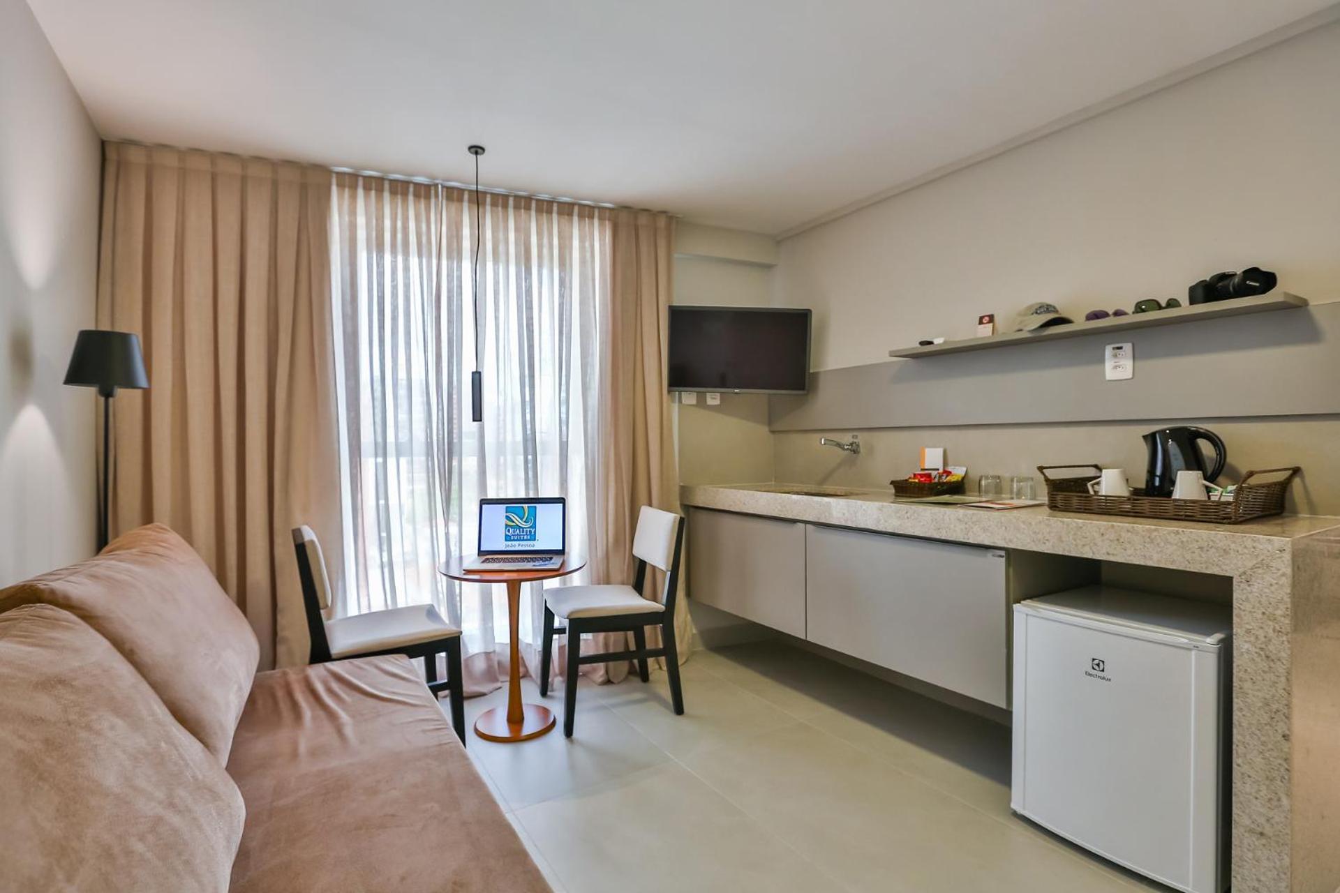 Luxury Suite thumbnail 5
