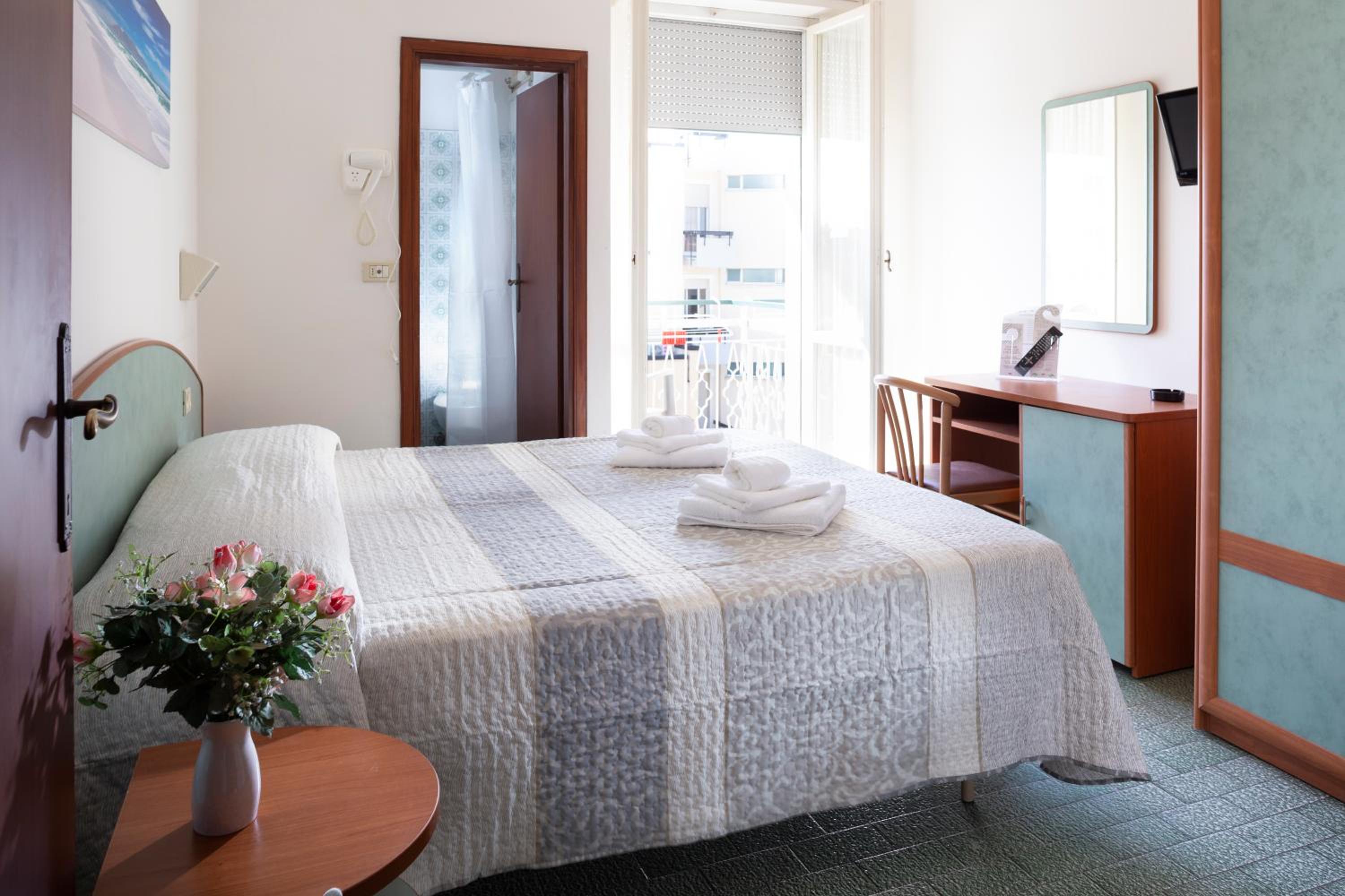 Double Room with Balcony - Photo 1