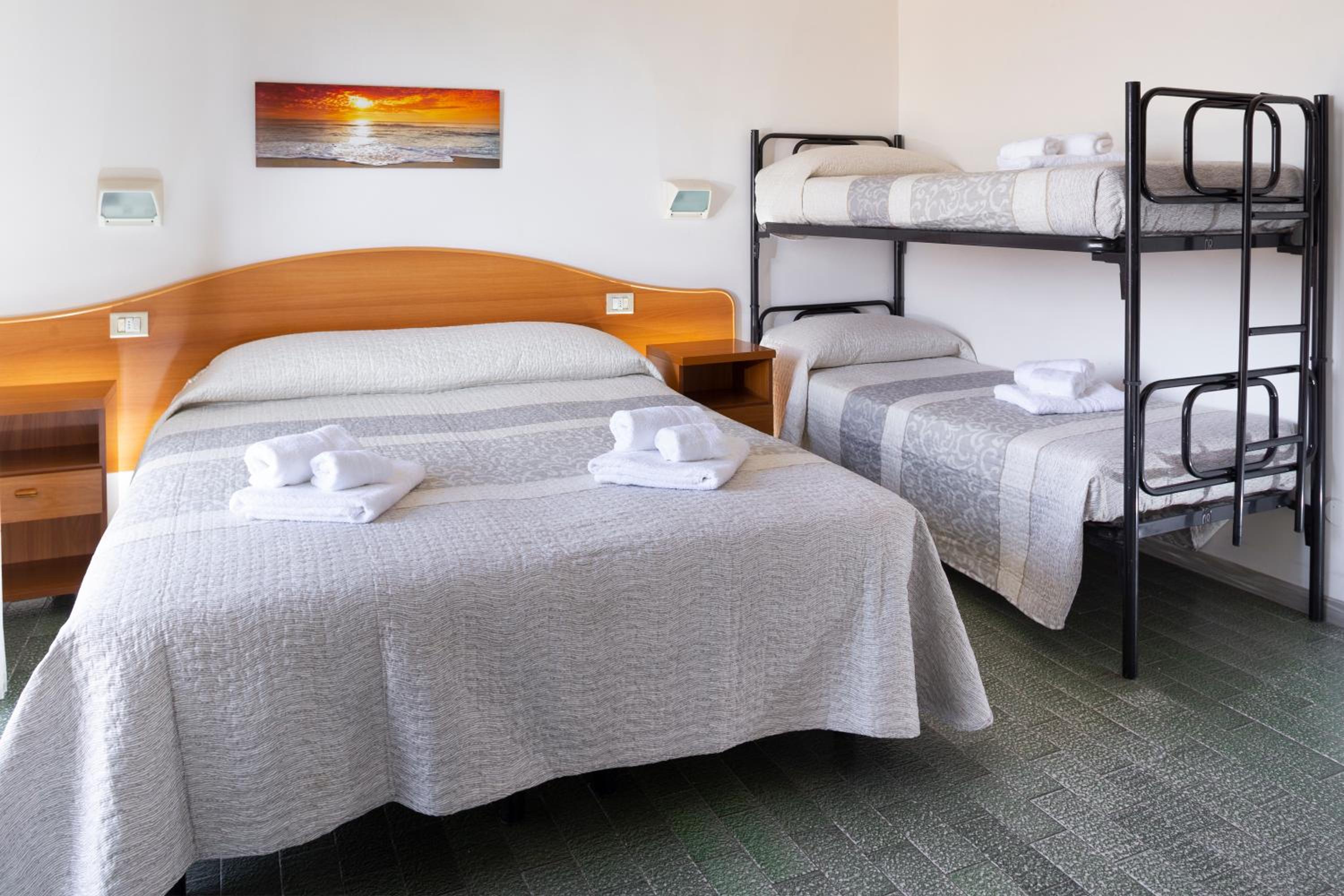 Quadruple Room with Balcony - Photo 2