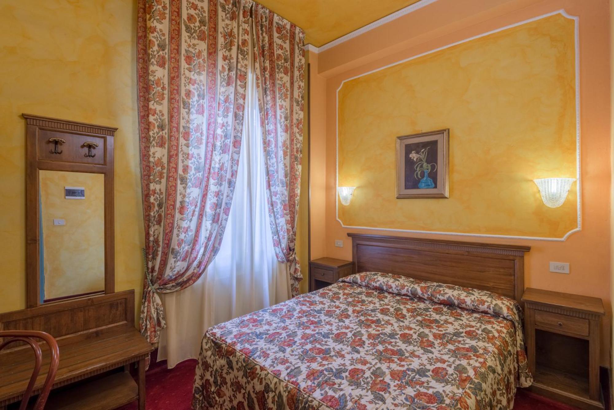 Standard Double Room - Photo 4