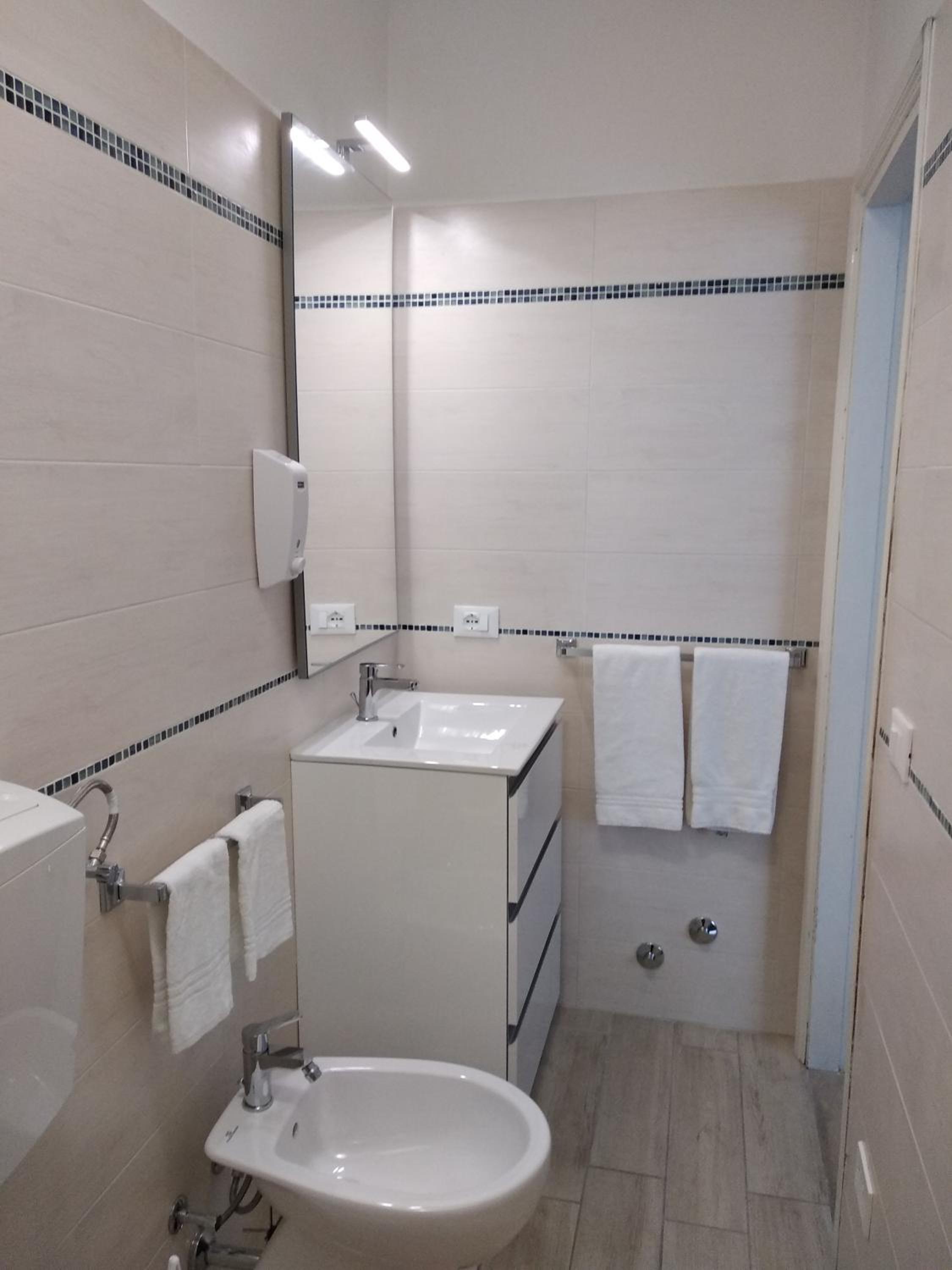 Double Room - Photo 28