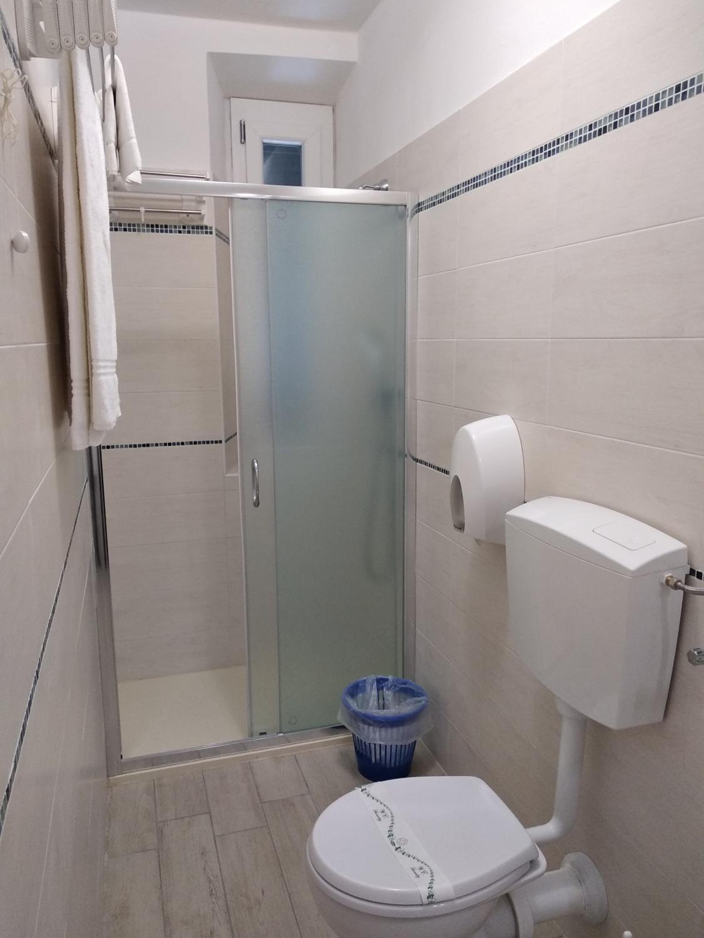 Double Room - Photo 29
