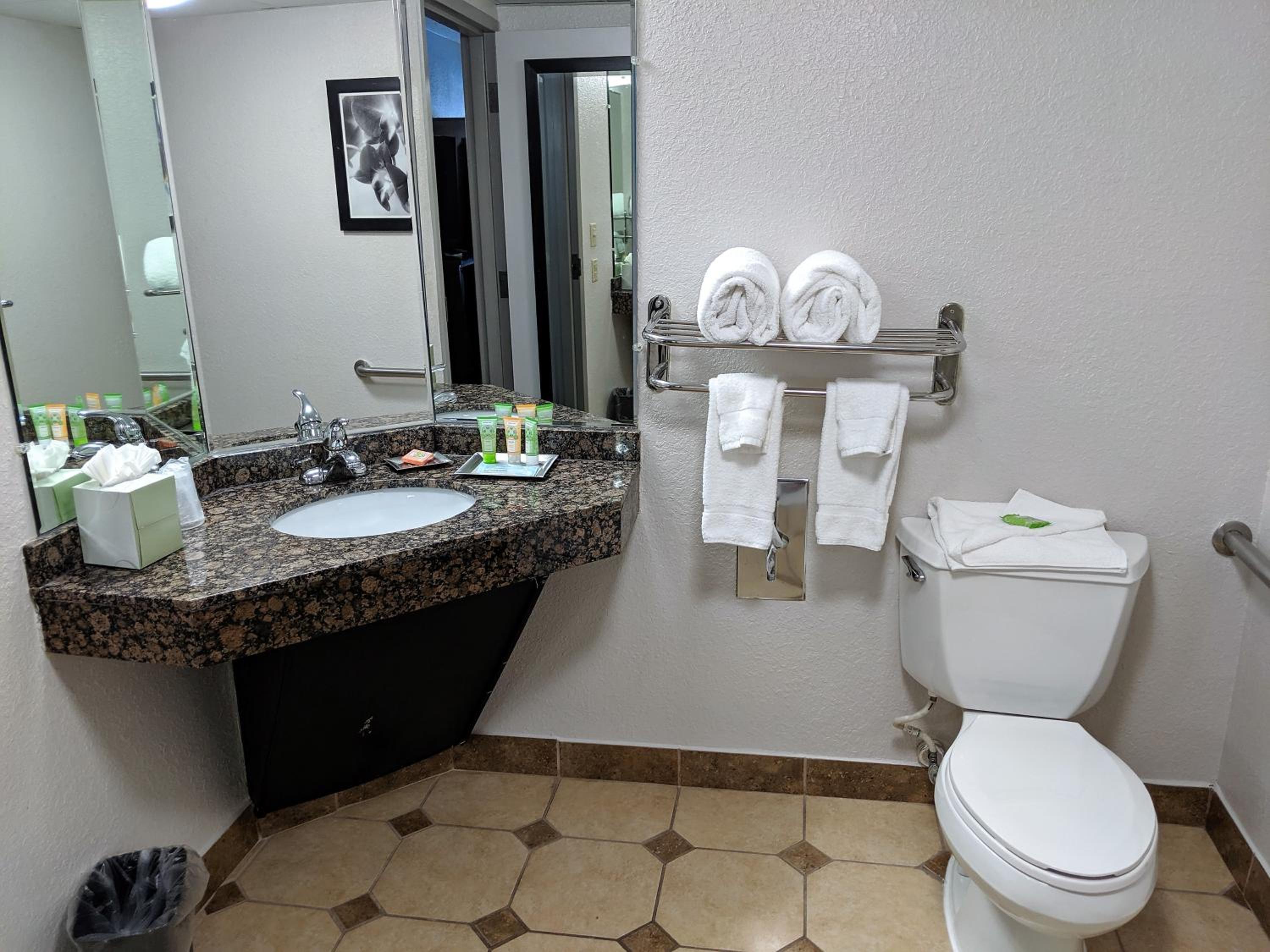 Double Room - Non-Smoking - Photo 4