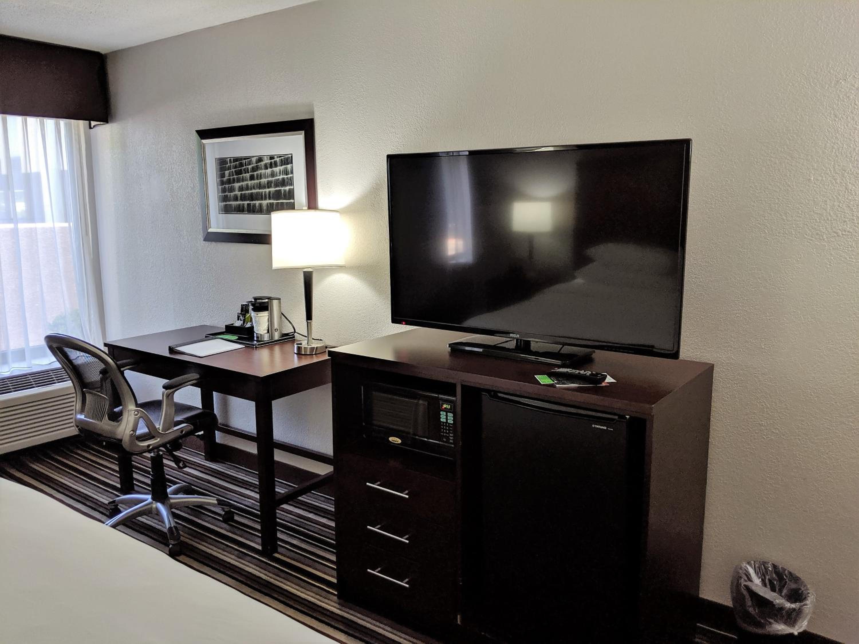 Double Room - Non-Smoking - Photo 2