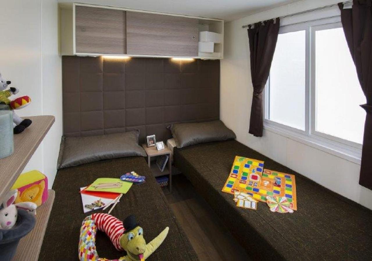 Two-Bedroom Mobile Home - Photo 5