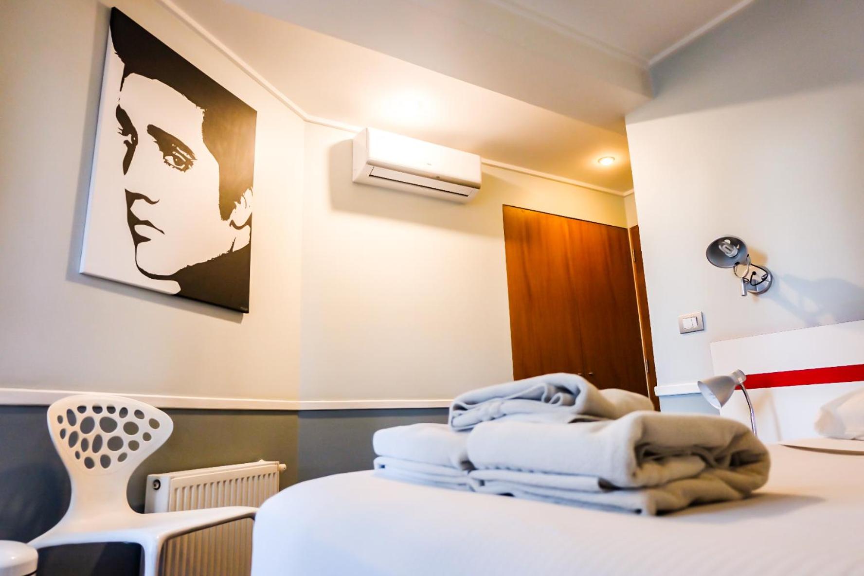Double Room with Shared Bathroom photo 2