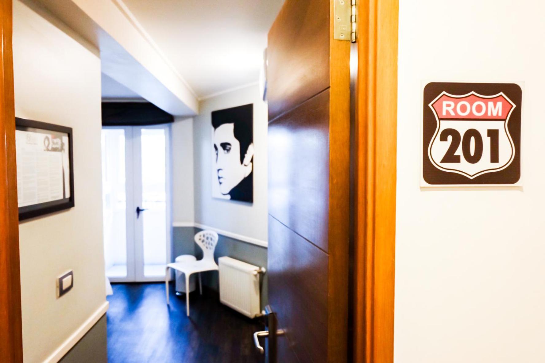 Double Room with Shared Bathroom photo 1